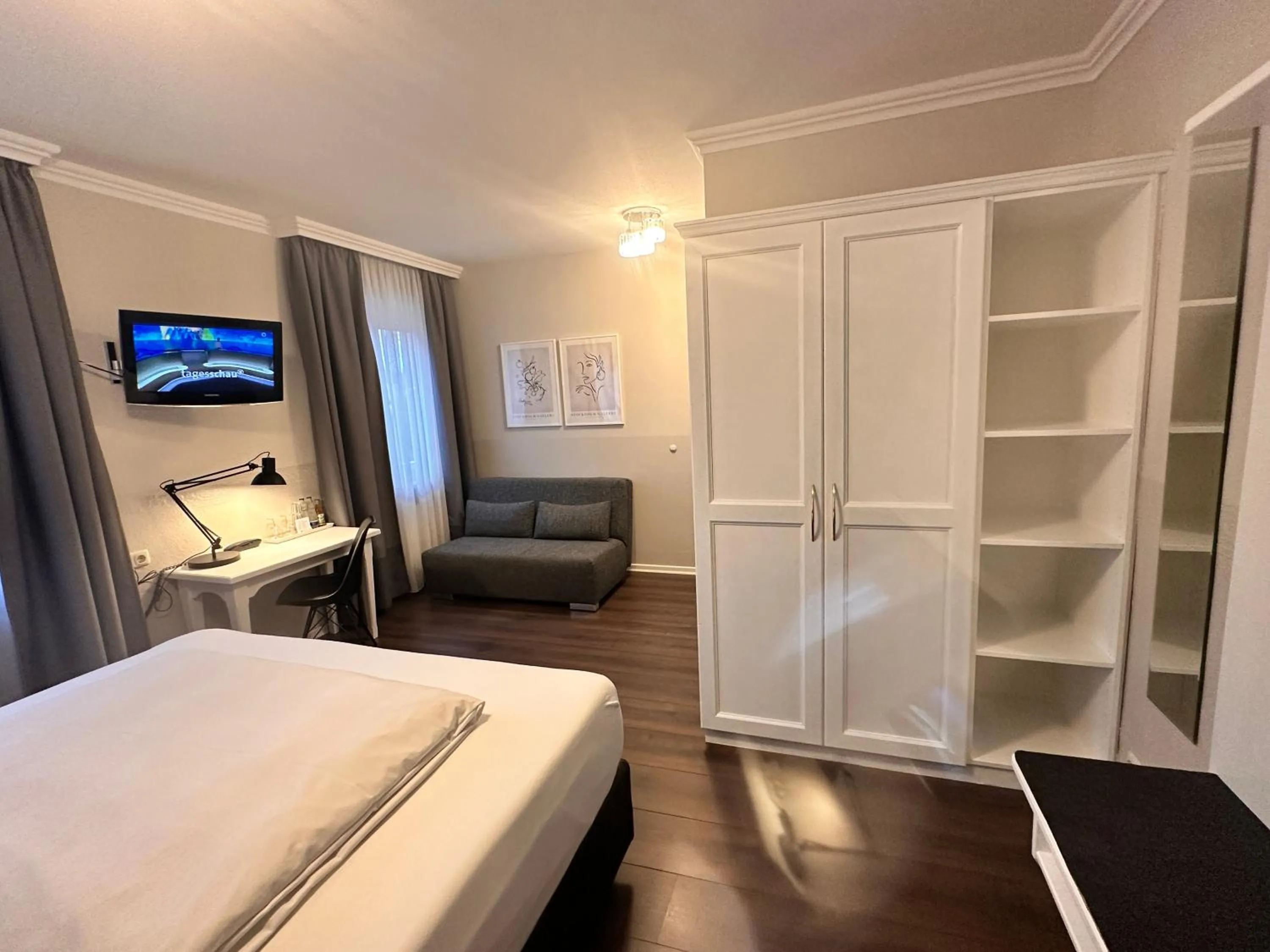 Photo of the whole room, Bed in Hotel Villa Solln - free parking