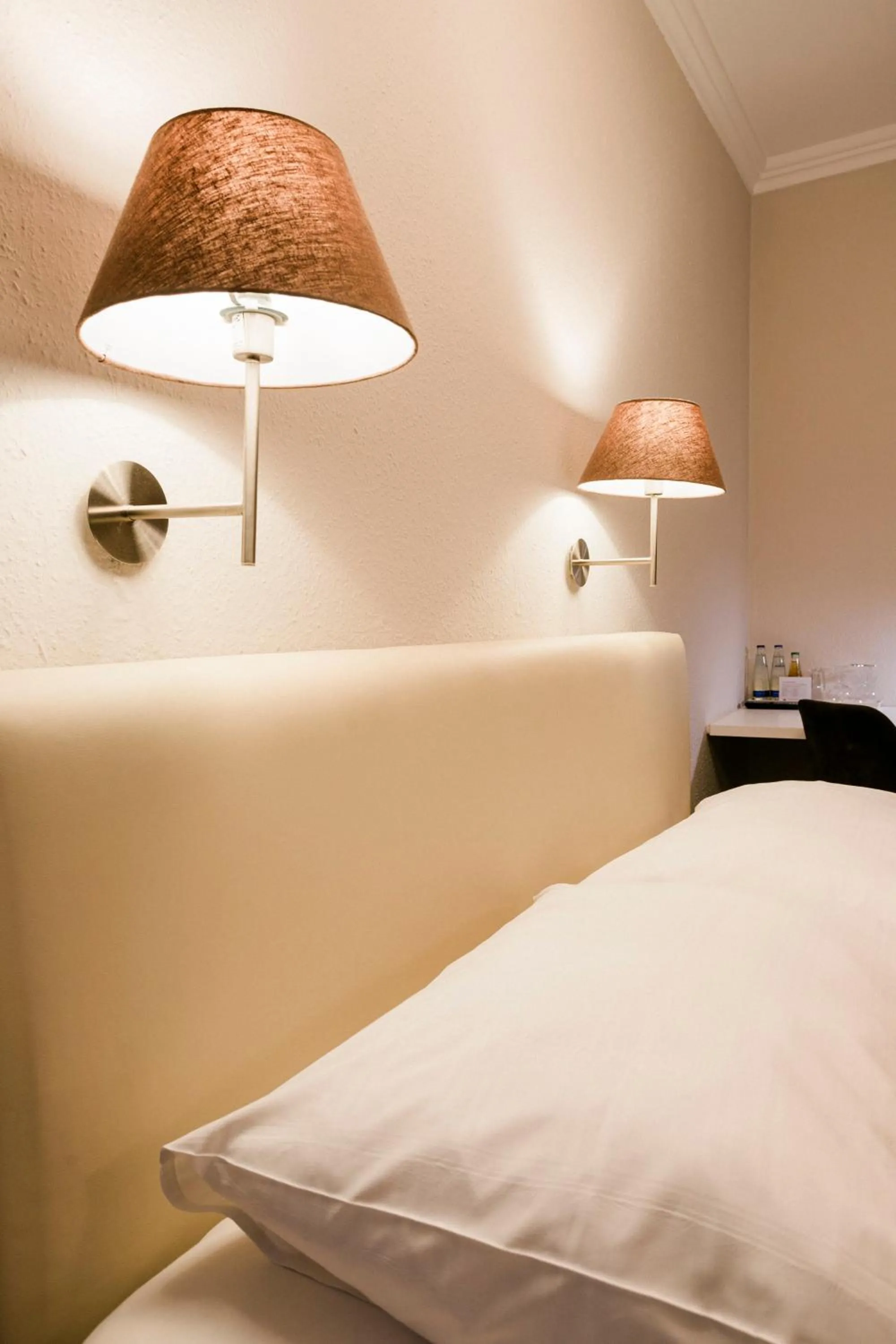 Bed in Hotel Villa Solln - free parking