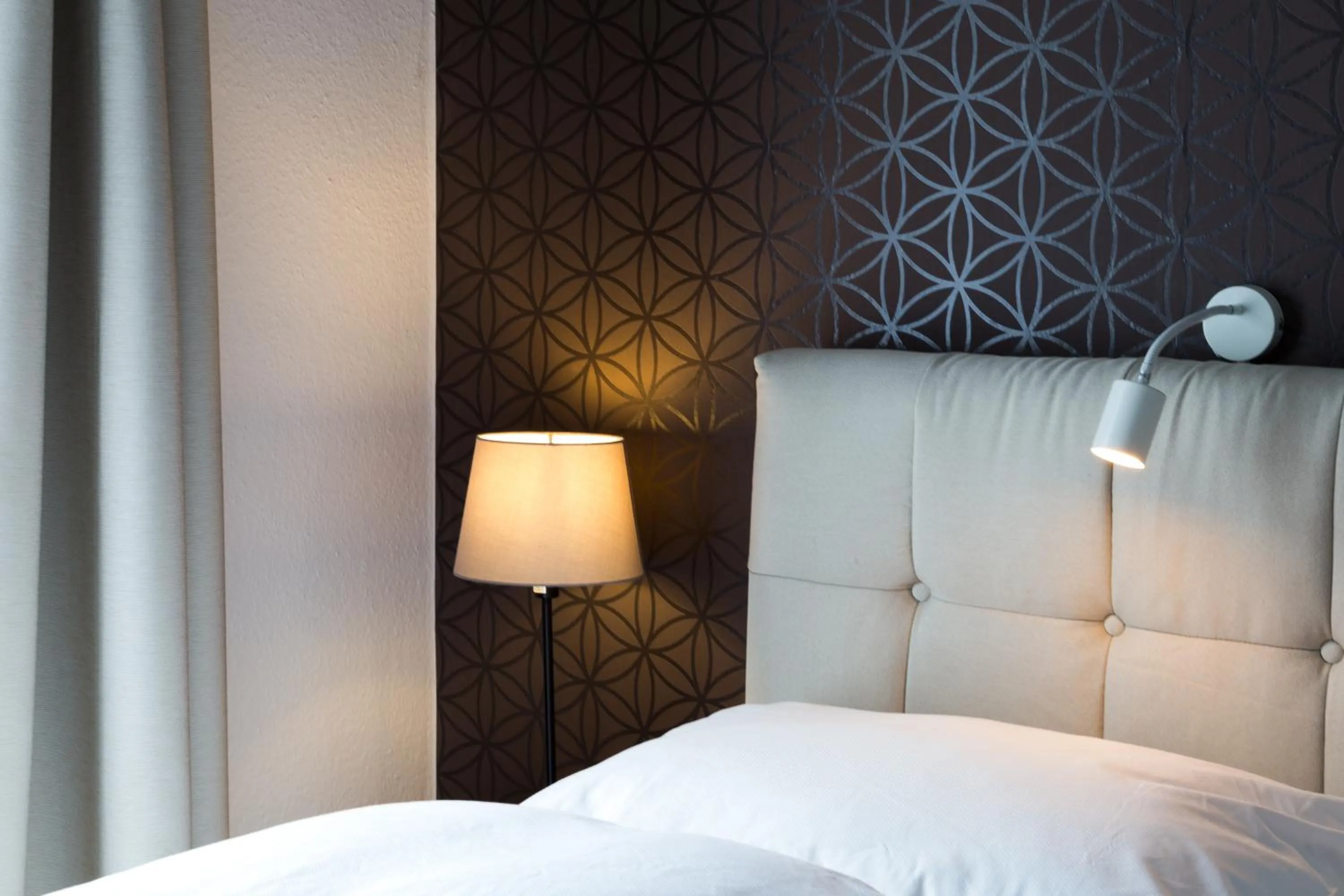 Decorative detail, Bed in Hotel Villa Solln - free parking