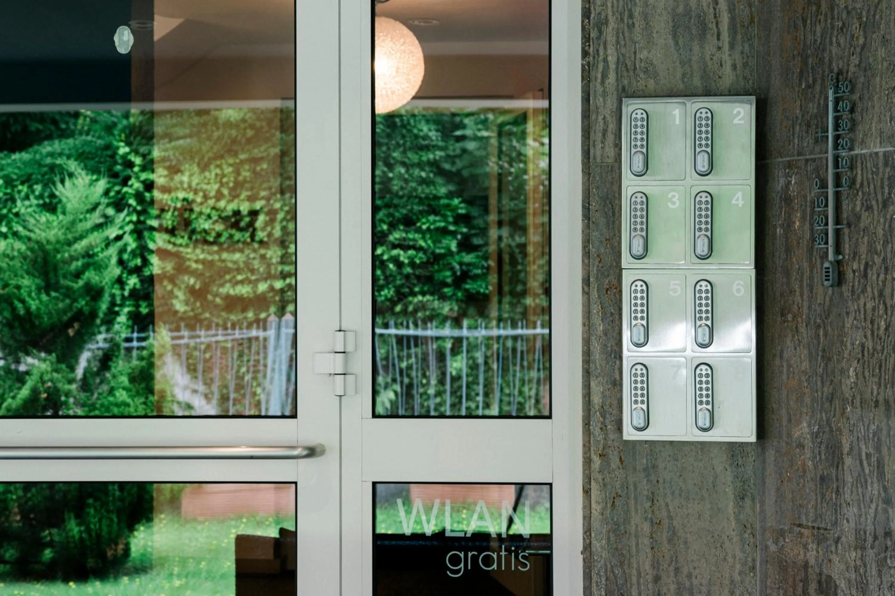 Property building in Hotel Villa Solln - free parking