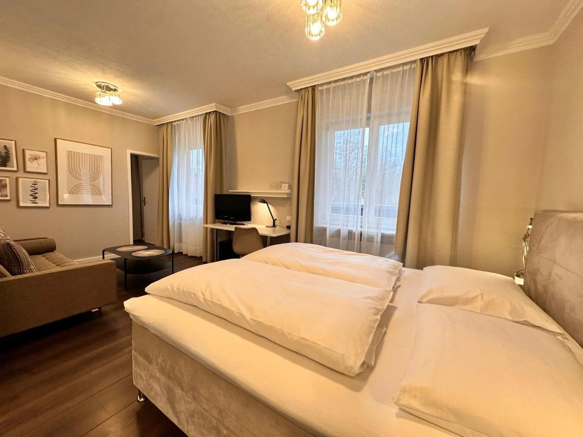 Photo of the whole room, Bed in Hotel Villa Solln - free parking