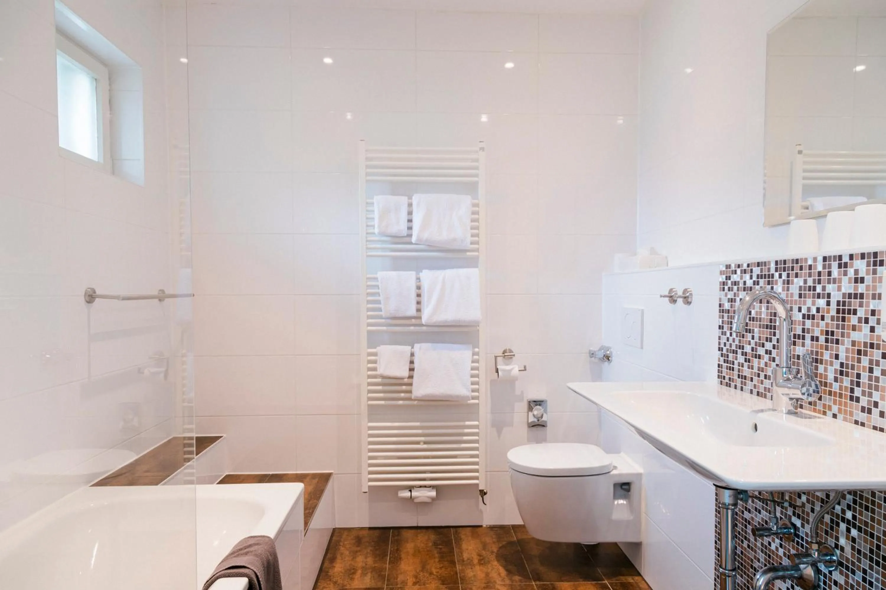 Bath in Hotel Villa Solln - free parking