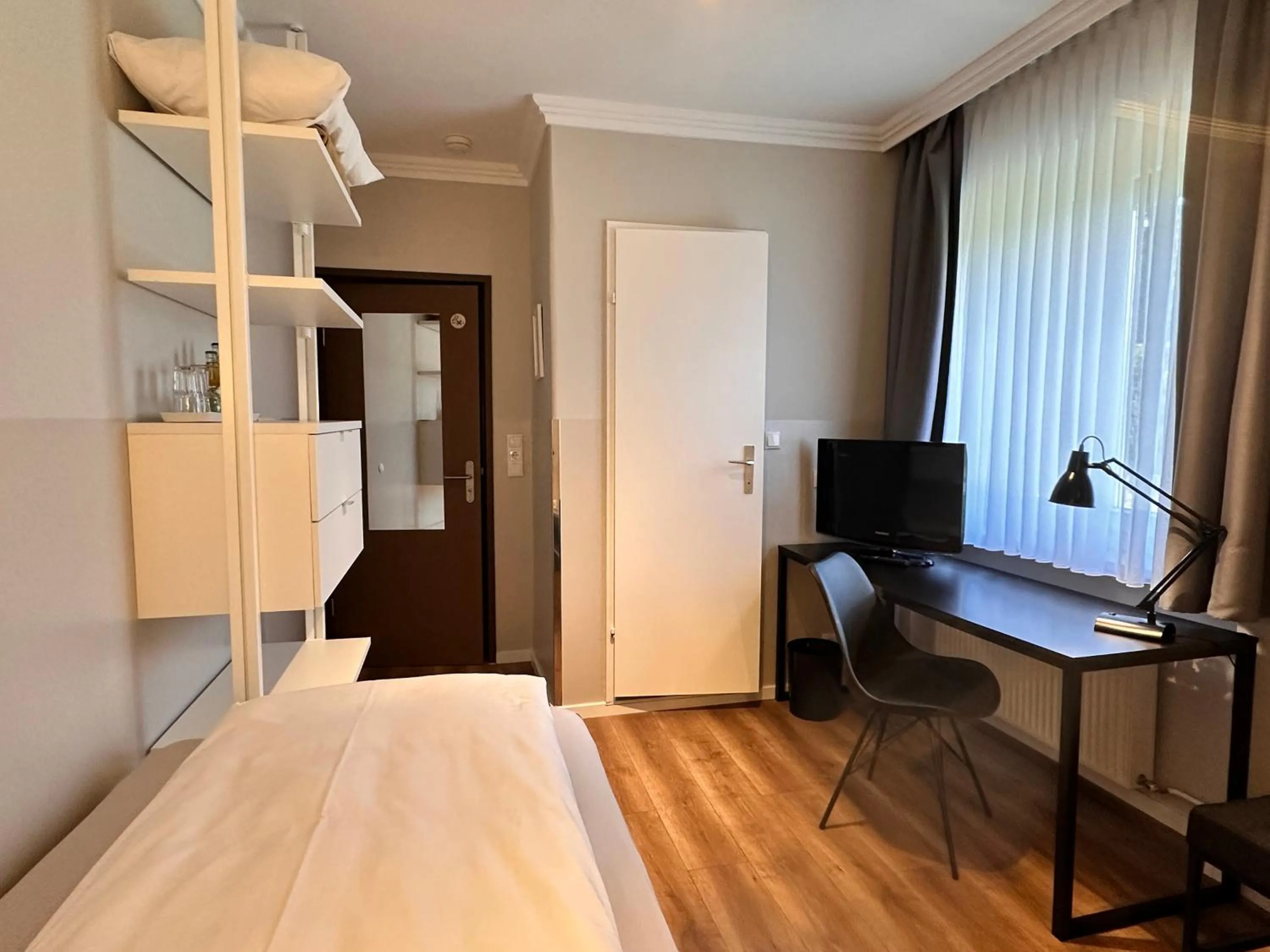 Photo of the whole room, Bed in Hotel Villa Solln - free parking