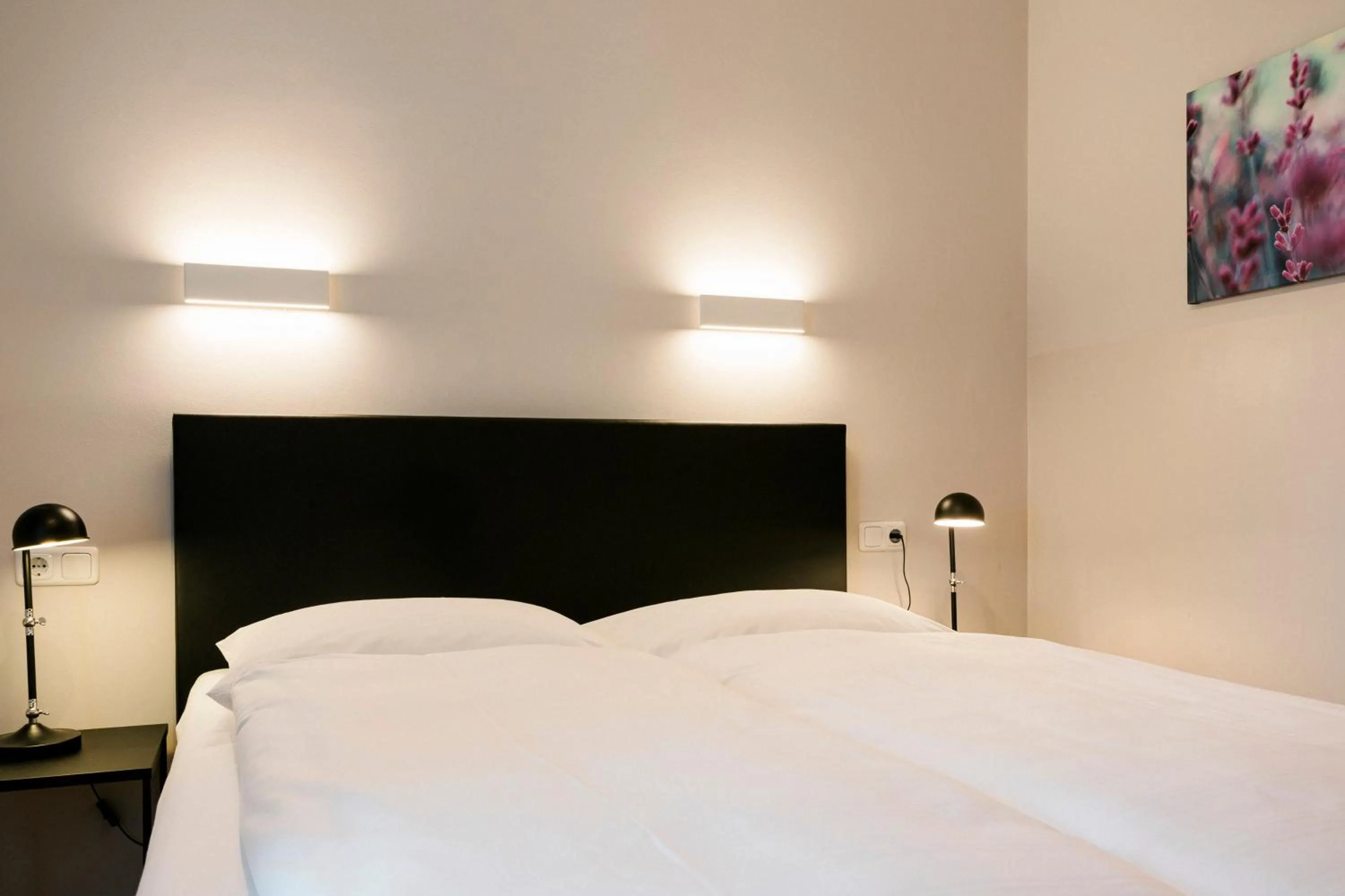 Bed in Hotel Villa Solln - free parking