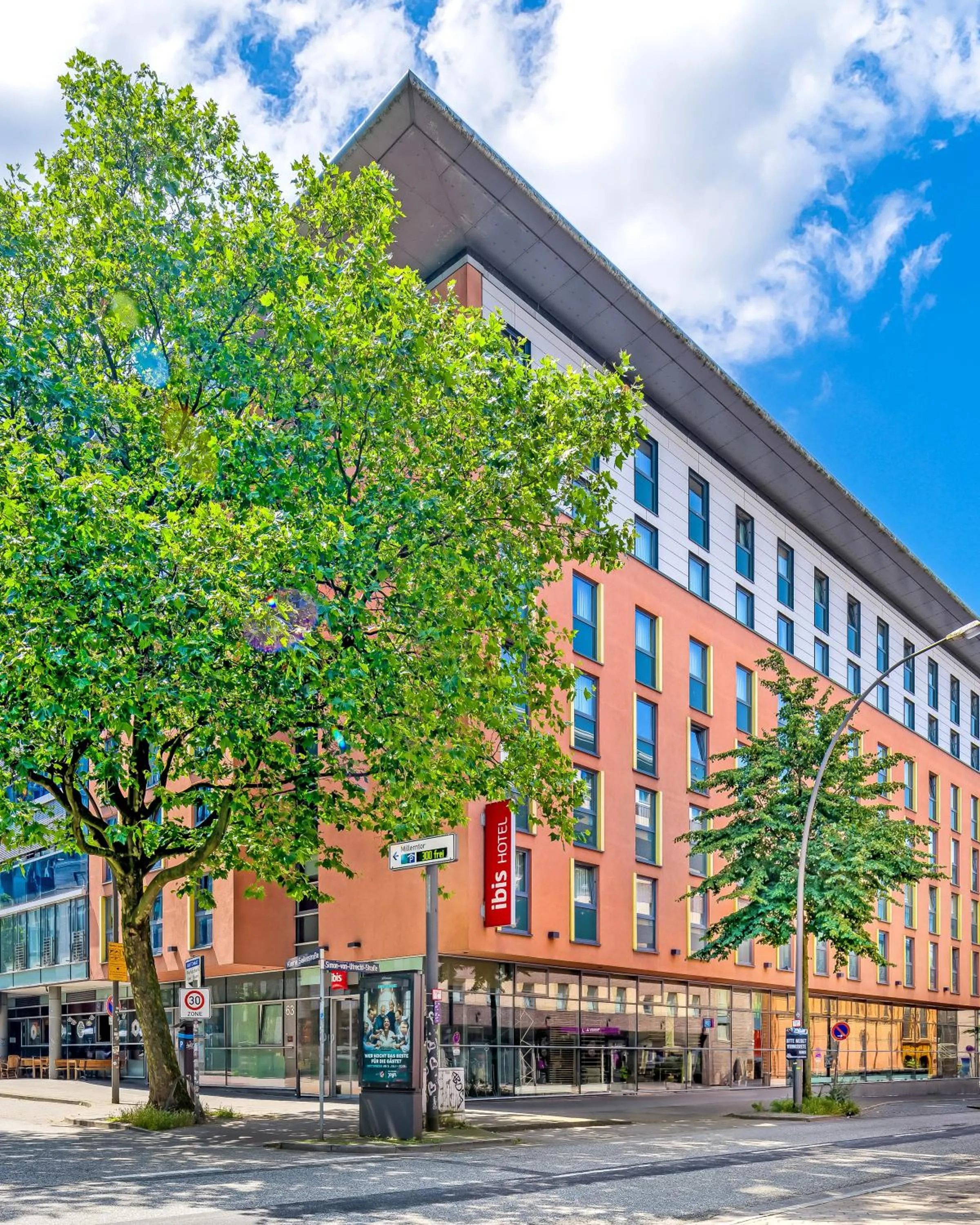 Property building in ibis Hotel Hamburg St. Pauli Messe