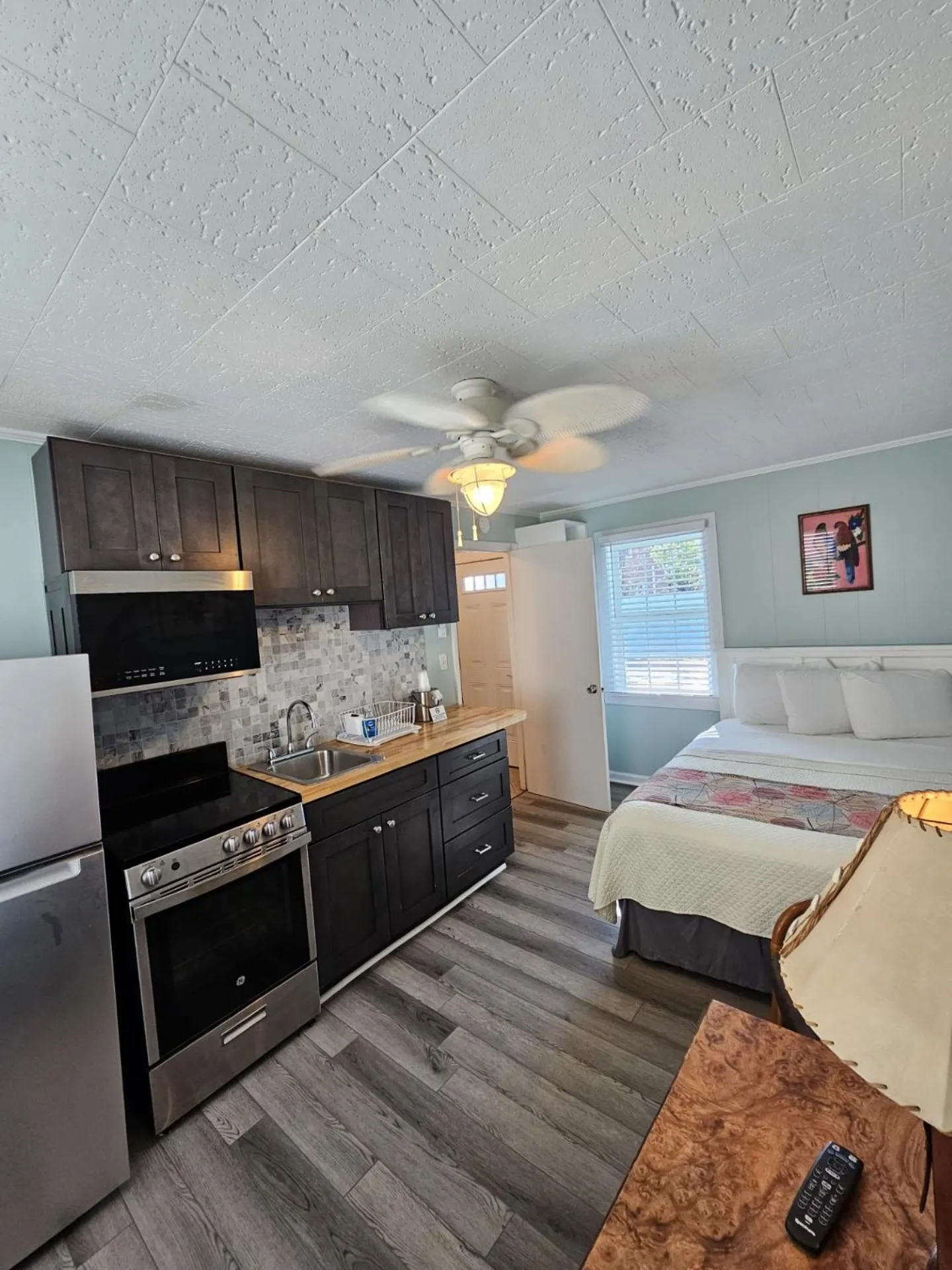 Kitchen or kitchenette, Bed in Island Guesthouse and Motel OBX