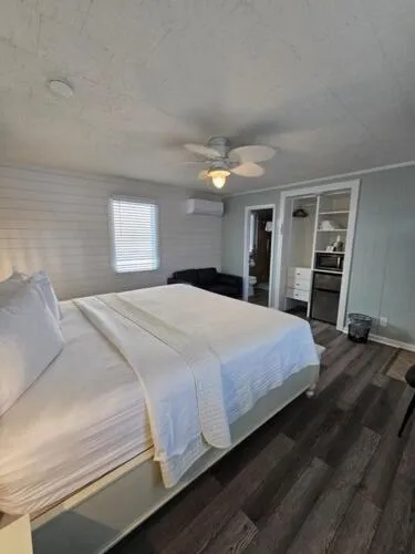 Bed in Island Guesthouse and Motel OBX