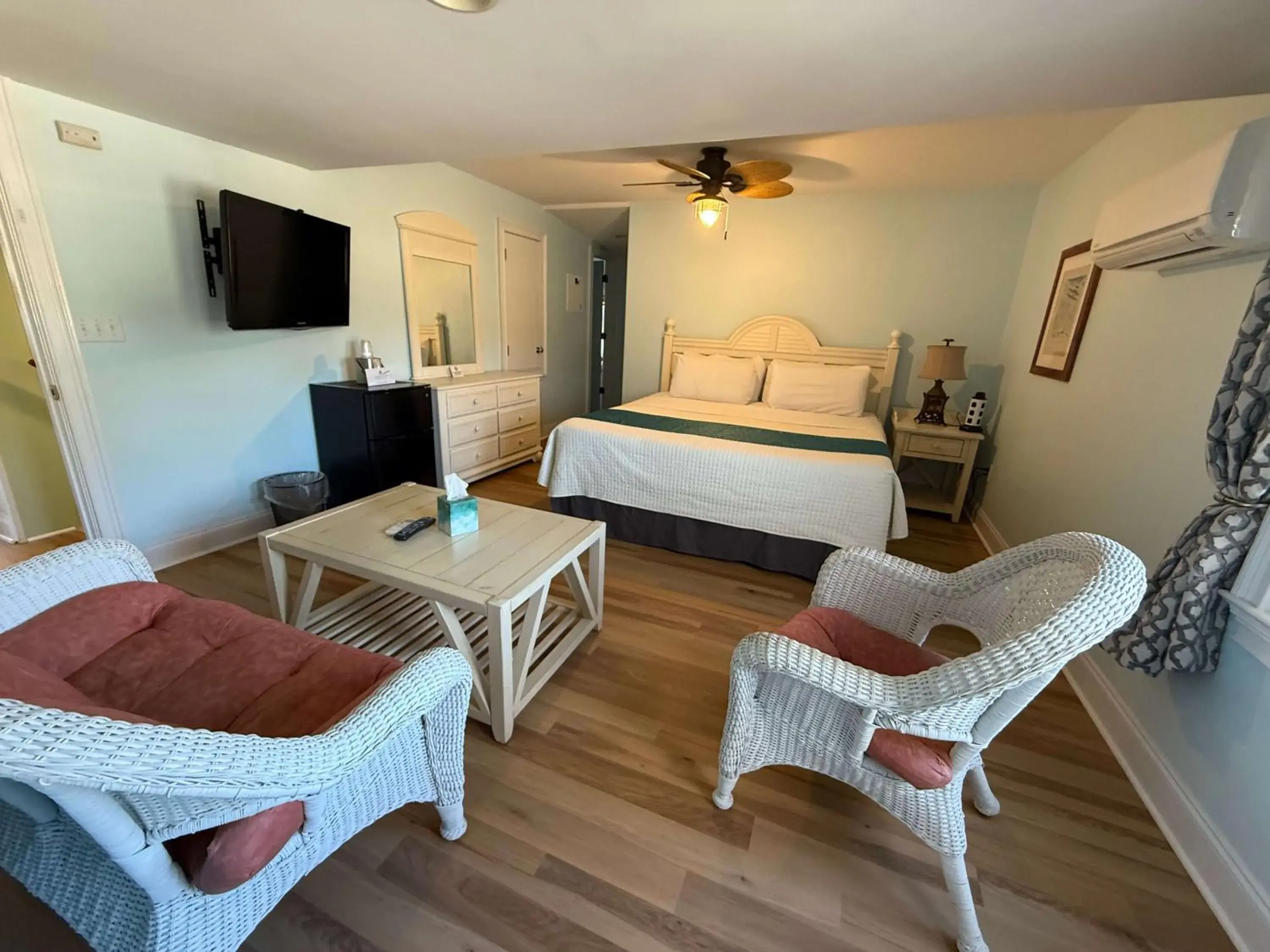 Standard Double Room in Island Guesthouse and Motel OBX Standard Double Room in Island Guesthouse and Motel OBX