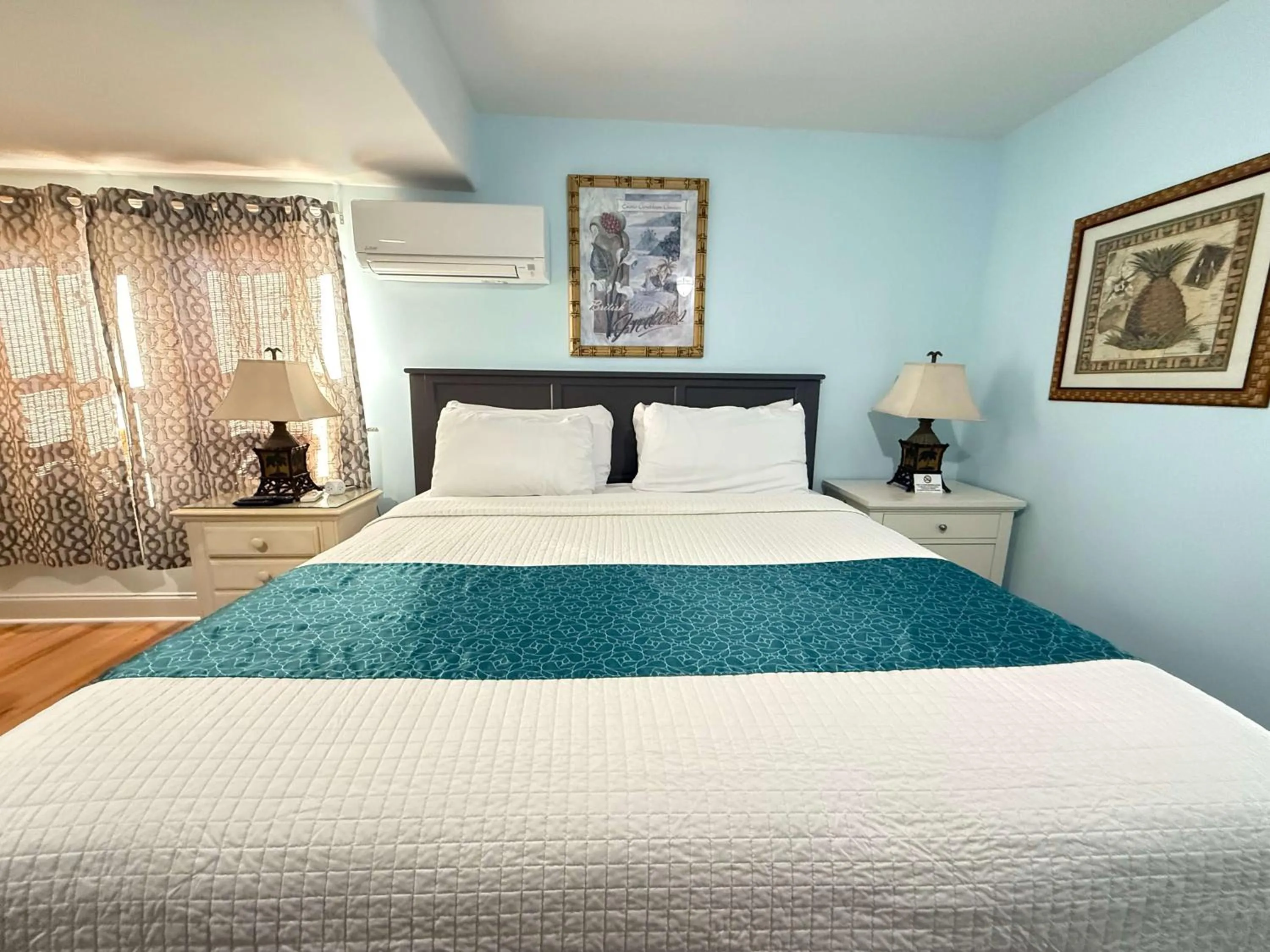 Bed in Island Guesthouse and Motel OBX