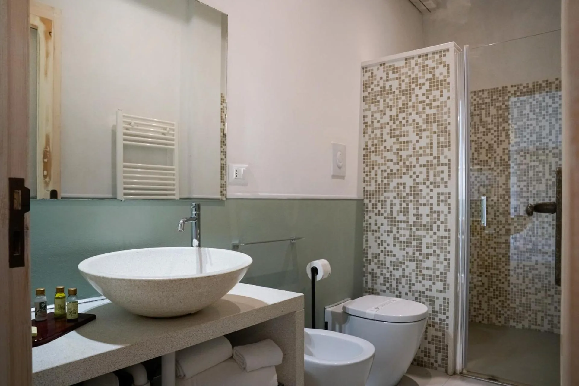 Shower in Palazzo Dei Dondoli