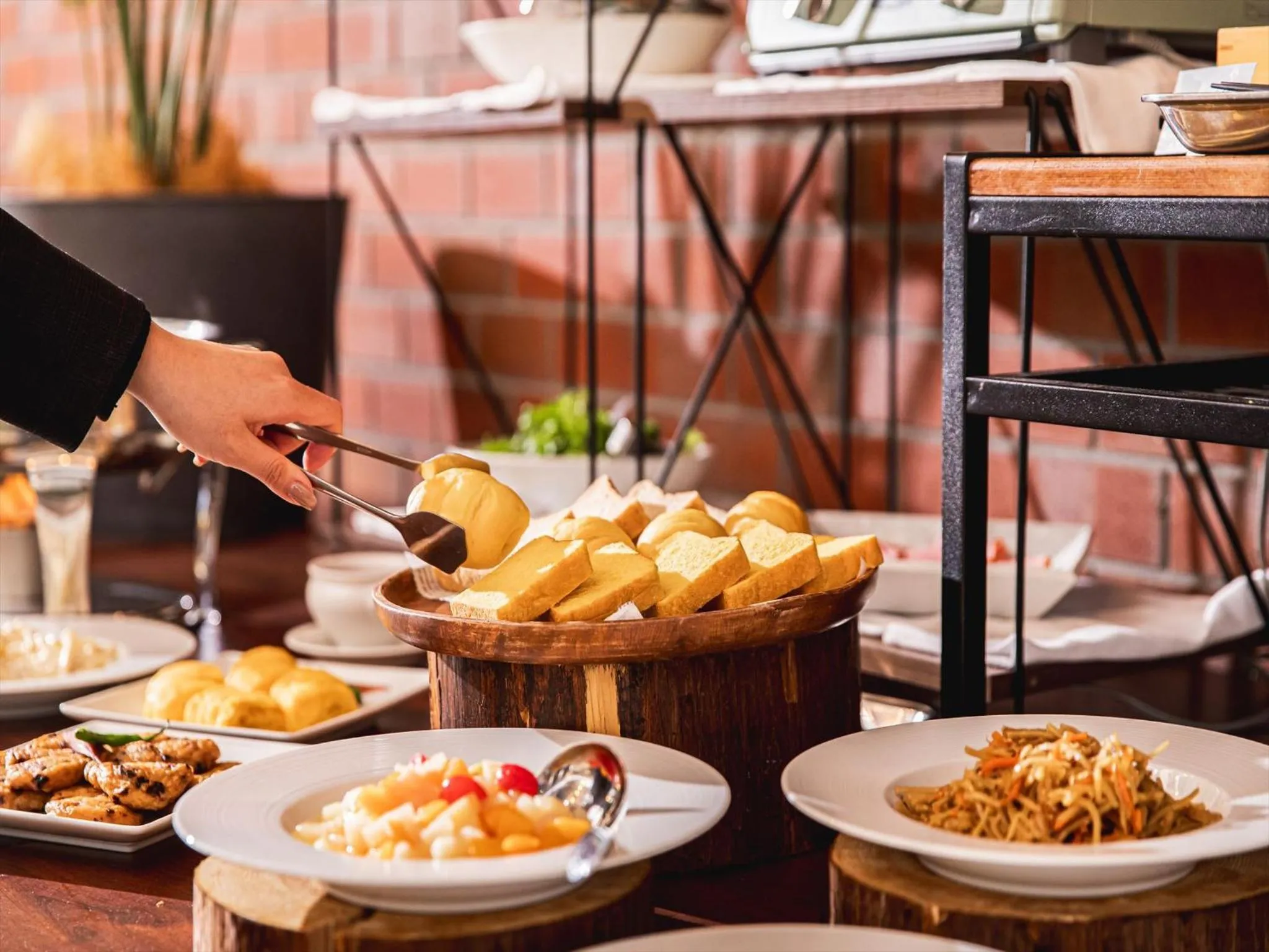 Breakfast in THE STEEL HOUSE