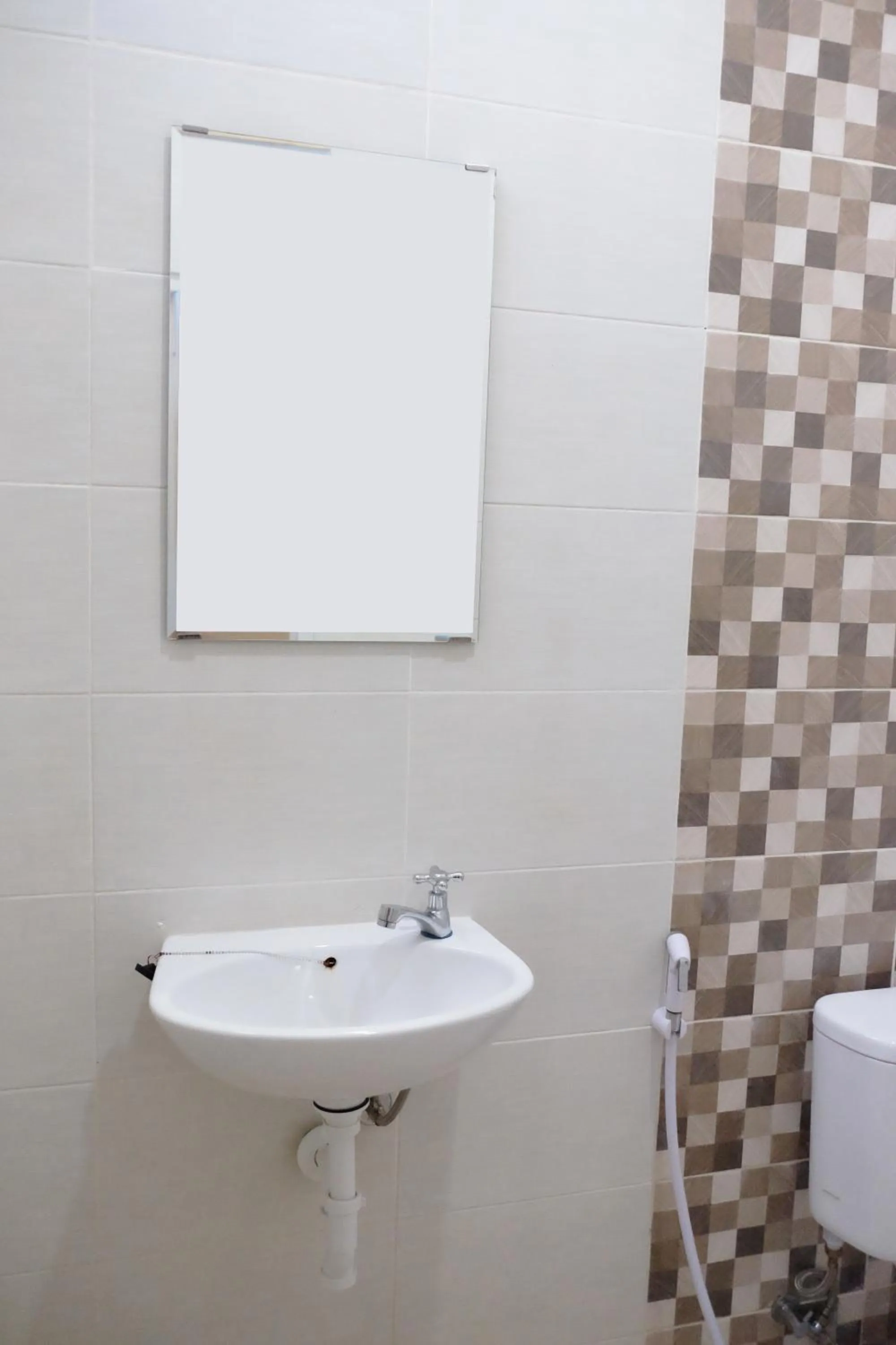 Toilet in Gapura Residence Airport Semarang by Sinergi