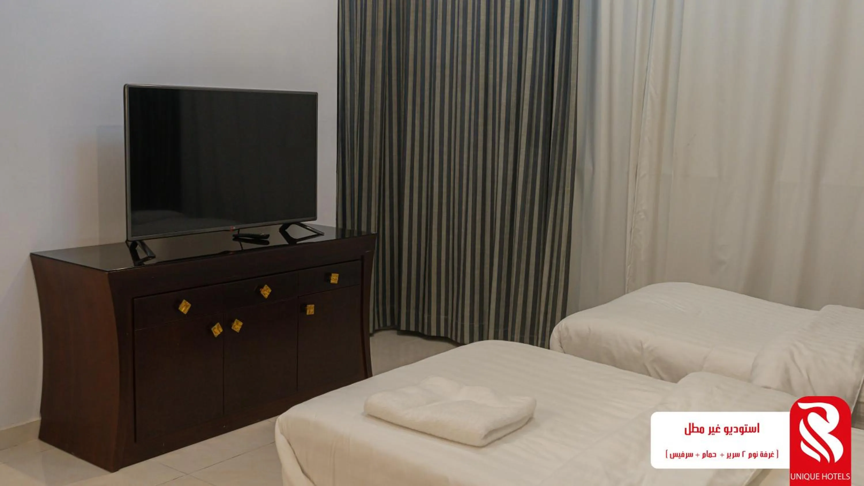 Property building, Bed in Al Andalus Tolen Hotel