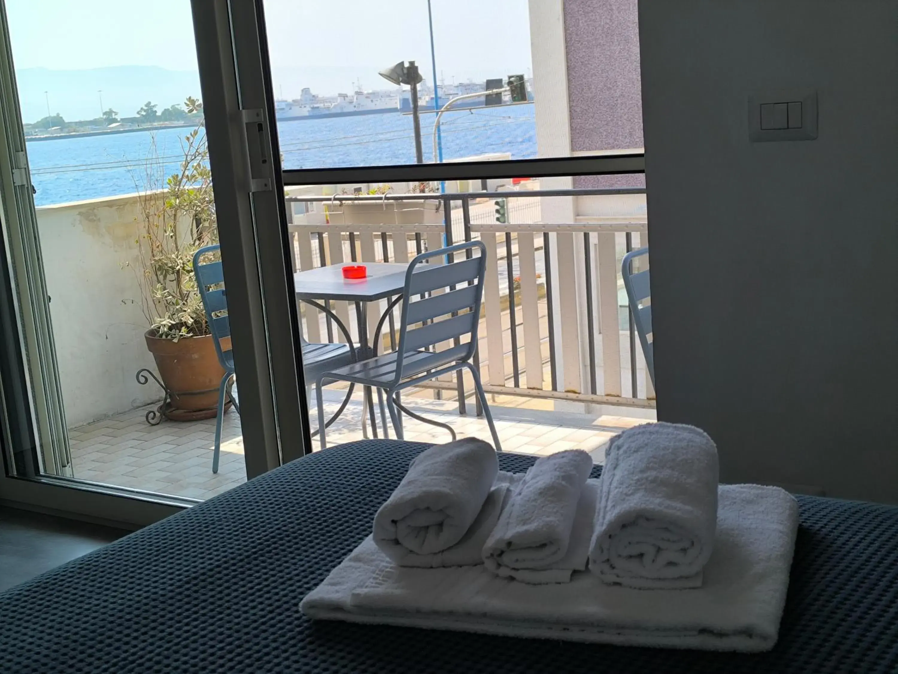 Deluxe Double Room with Balcony and Sea View in Miti Dello Stretto B&B Deluxe Double Room with Balcony and Sea View in Miti Dello Stretto B&B