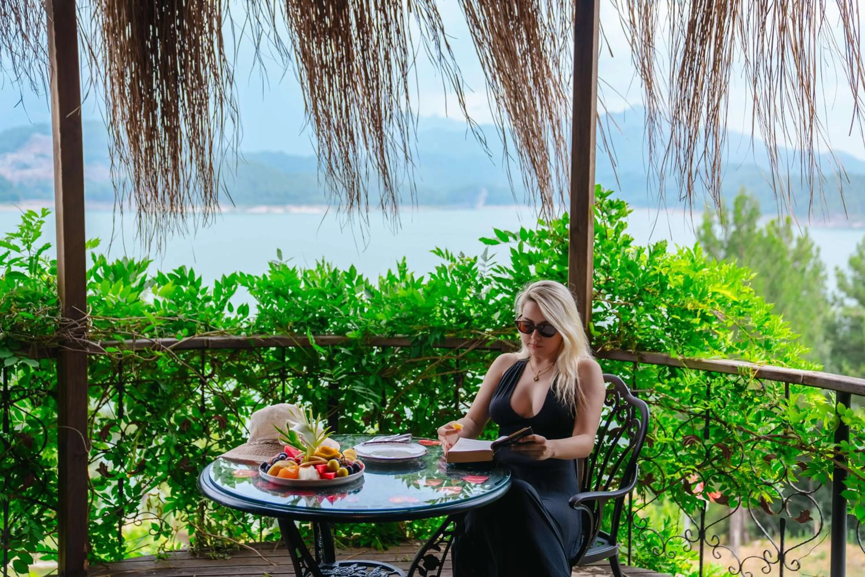 Balcony/Terrace in Botanik Göl Evleri