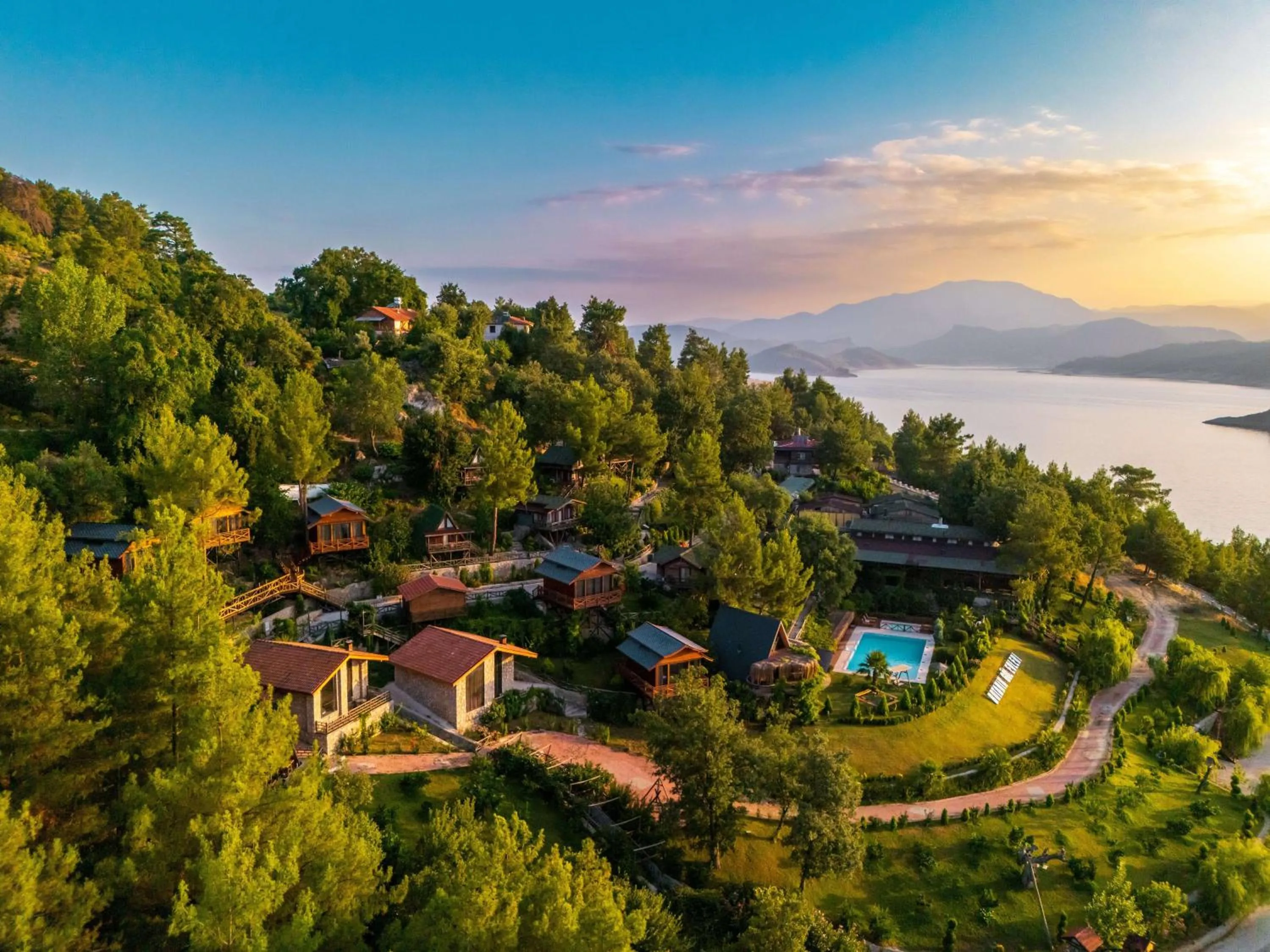 Day in Botanik Göl Evleri