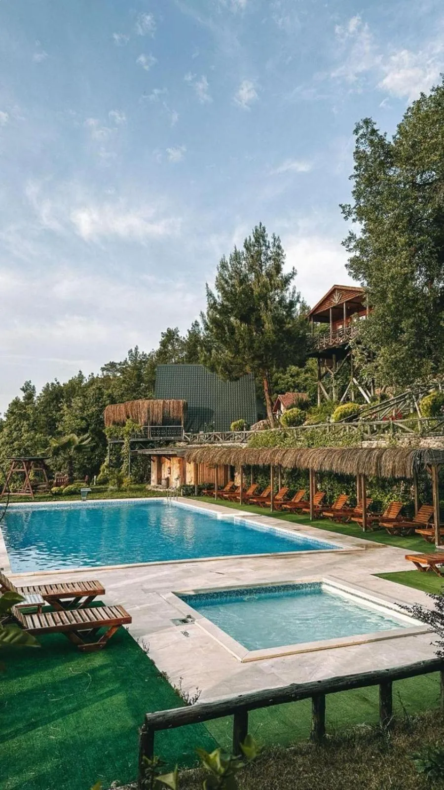 Pool view in Botanik Göl Evleri