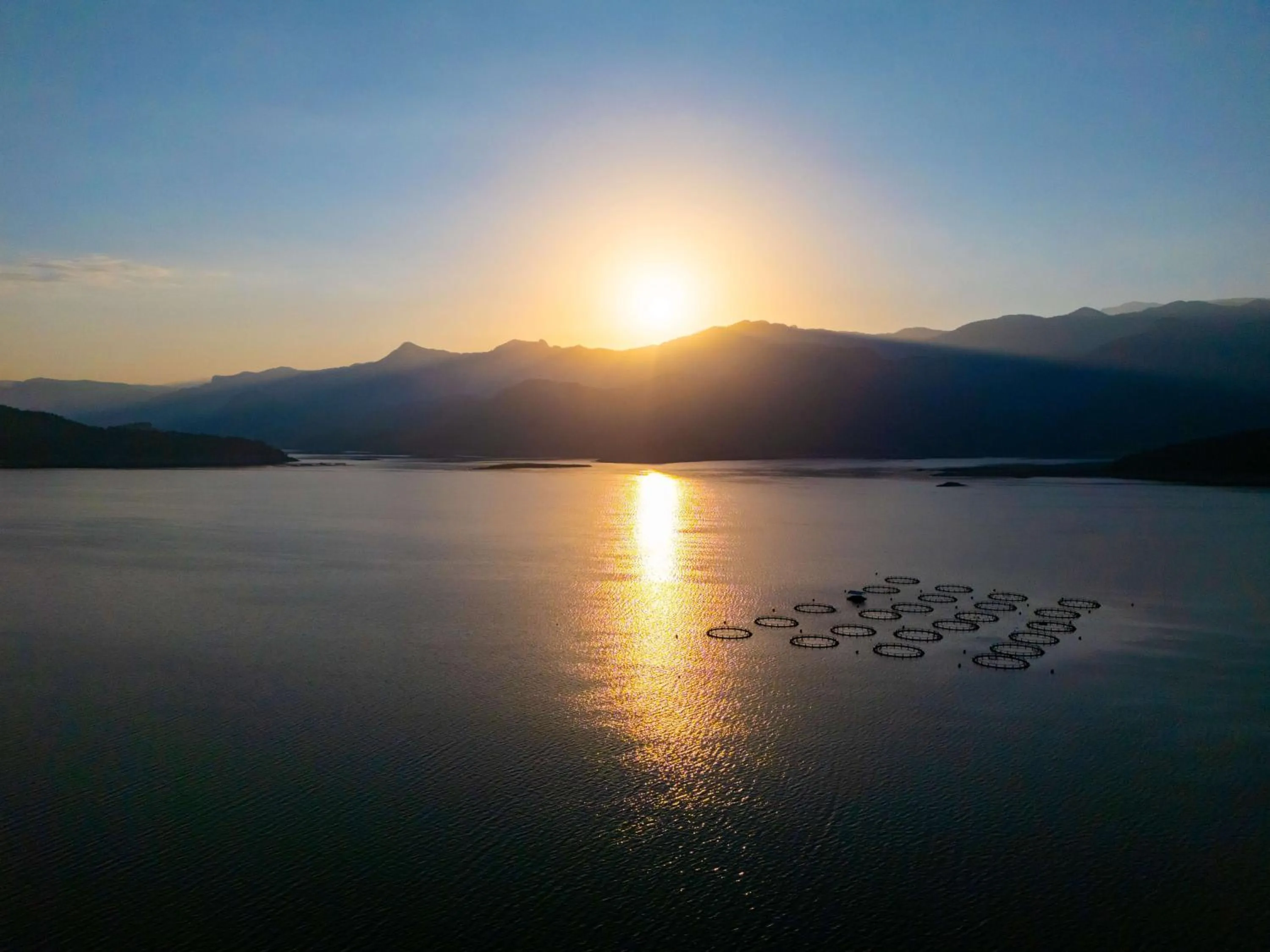 Sunset in Botanik Göl Evleri