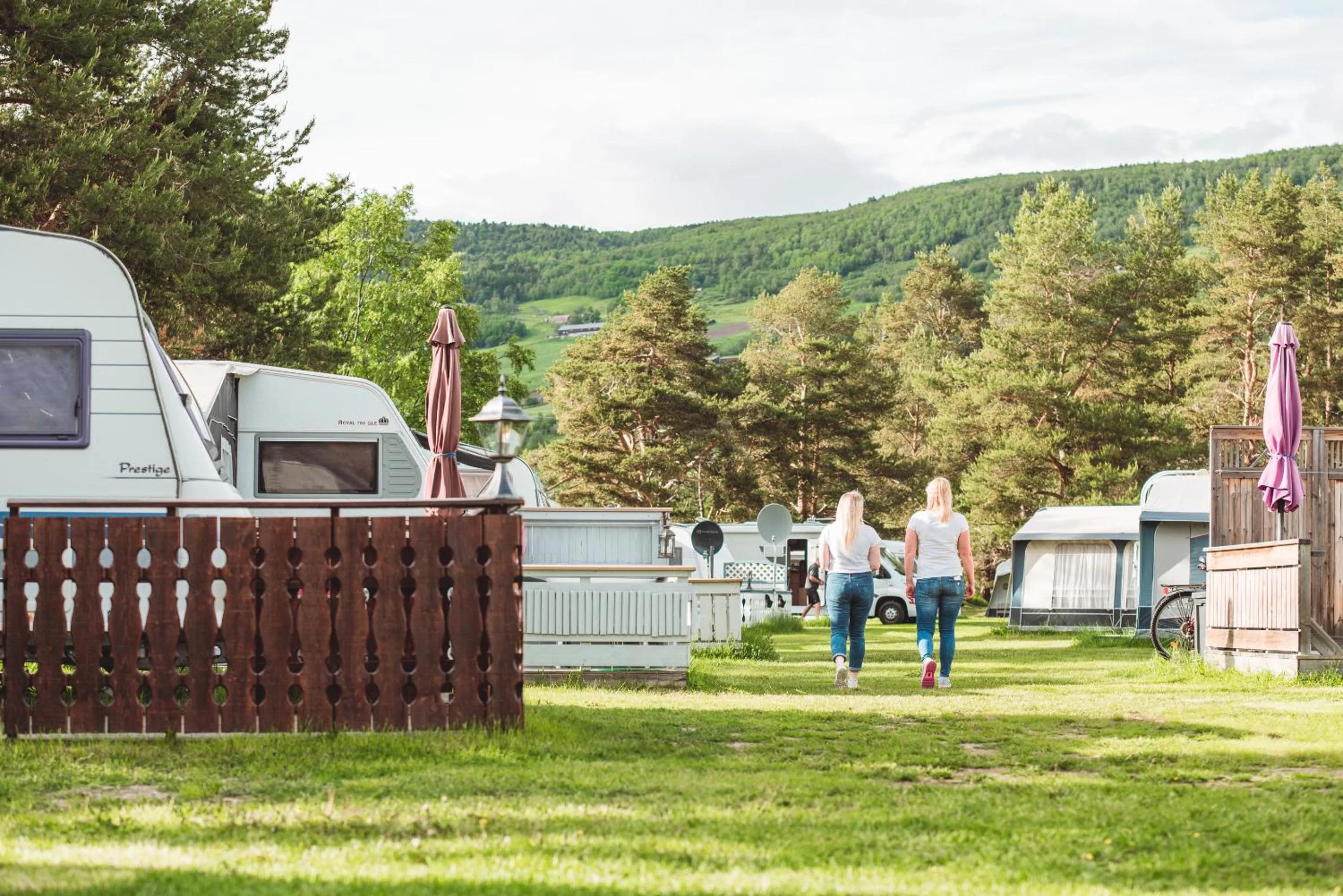 People in Toftemo Turiststasjon