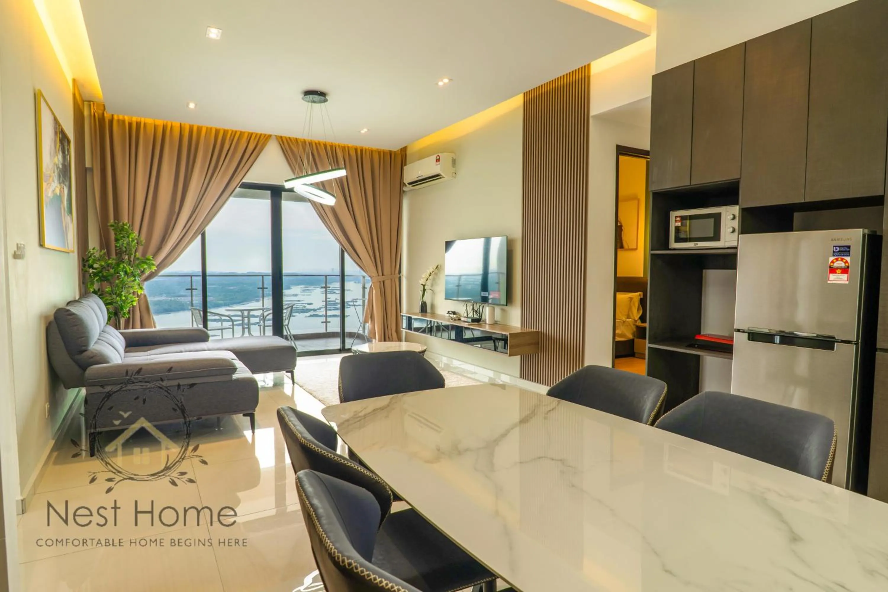 Dining area in Country Garden Seaview Suite by Nest Home at Danga Bay