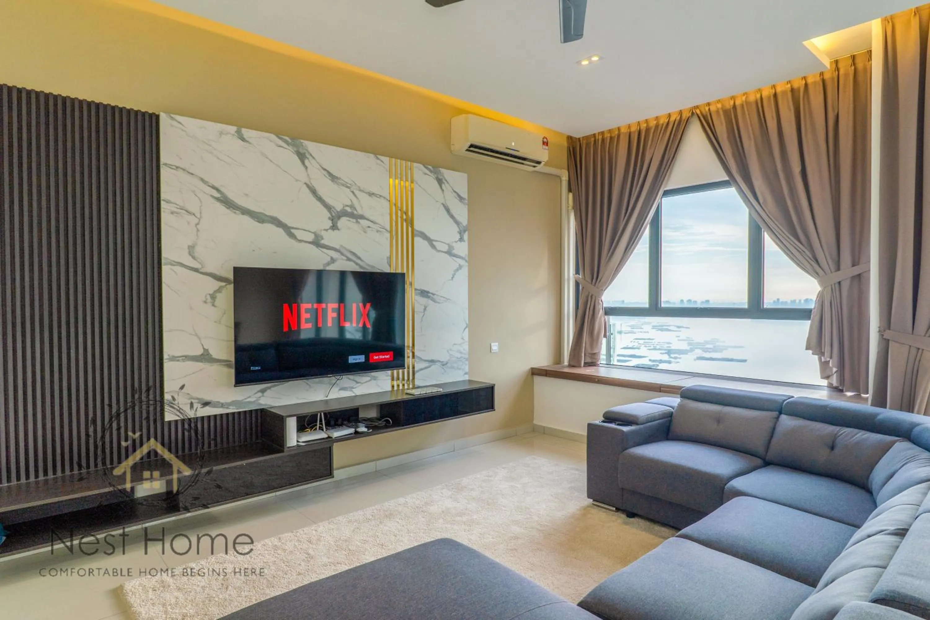 TV and multimedia in Country Garden Seaview Suite by Nest Home at Danga Bay