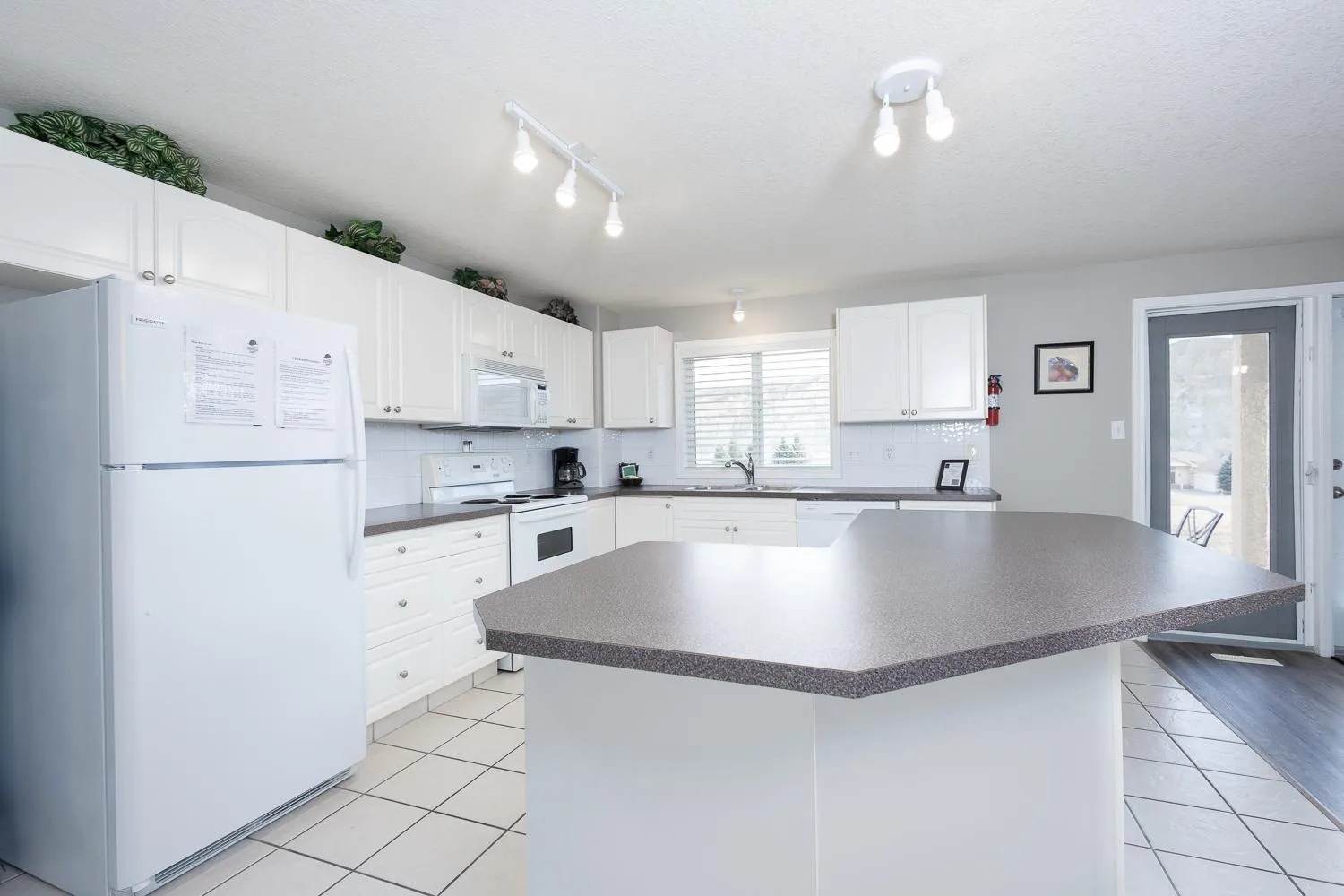 Property building in Paradise Canyon Golf Resort - Signature Walkout Condo 380