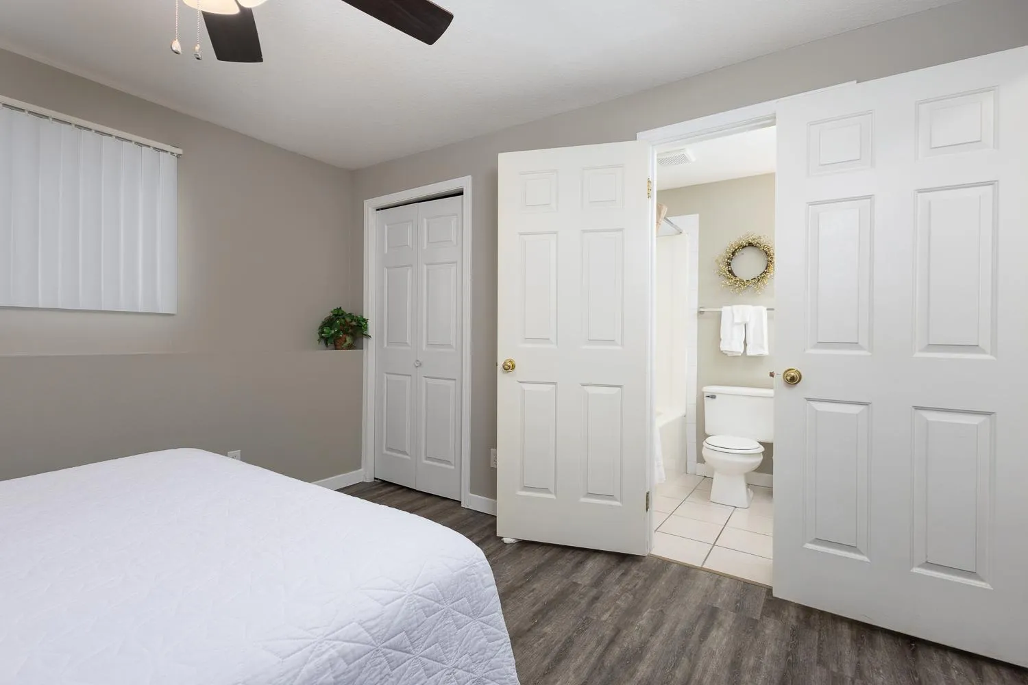 Property building, Bed in Paradise Canyon Golf Resort - Signature Walkout Condo 380