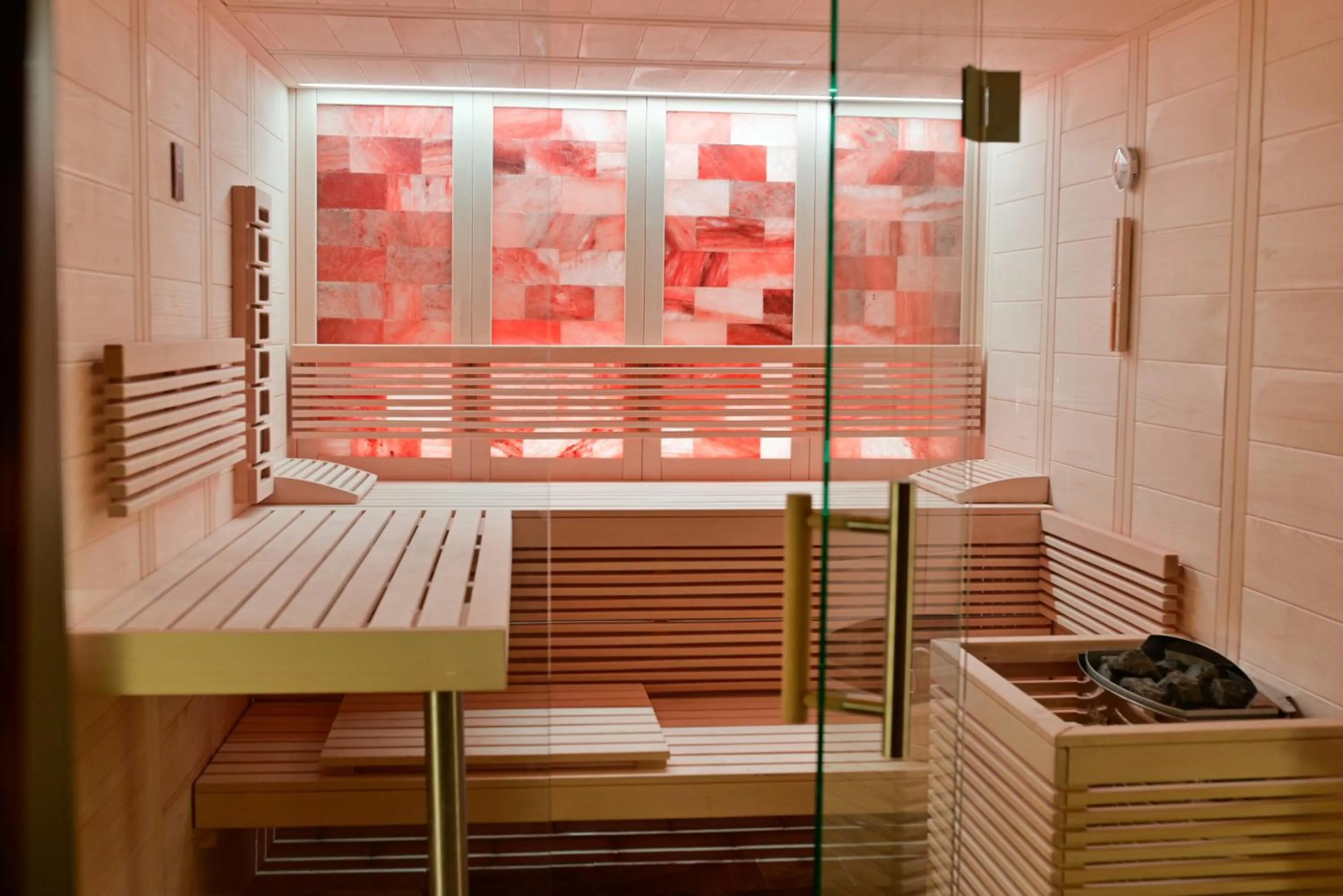 Spa and wellness centre/facilities in Pavillon des Millésimes, Piscine & SPA
