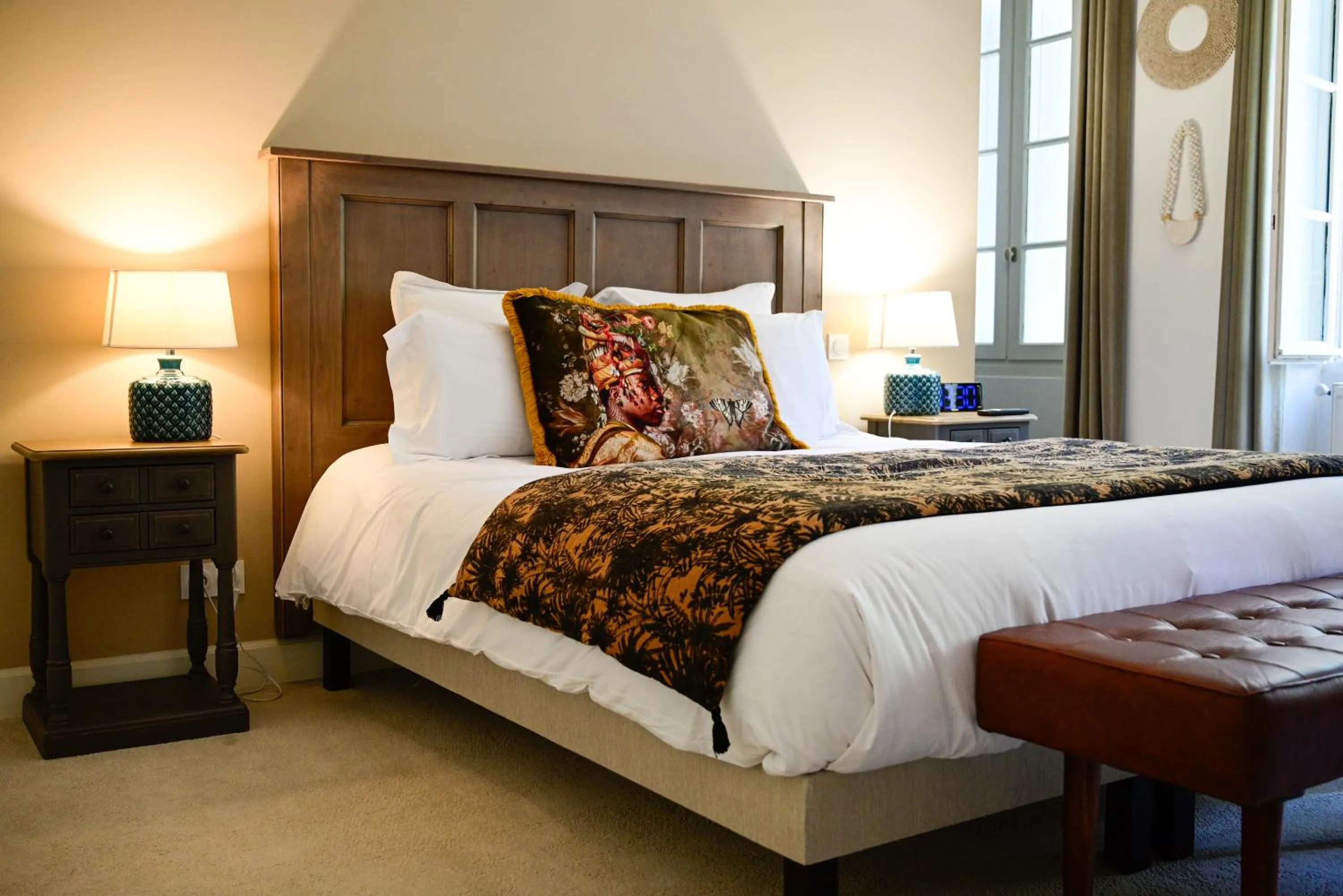 Photo of the whole room, Bed in Pavillon des Millésimes, Piscine & SPA