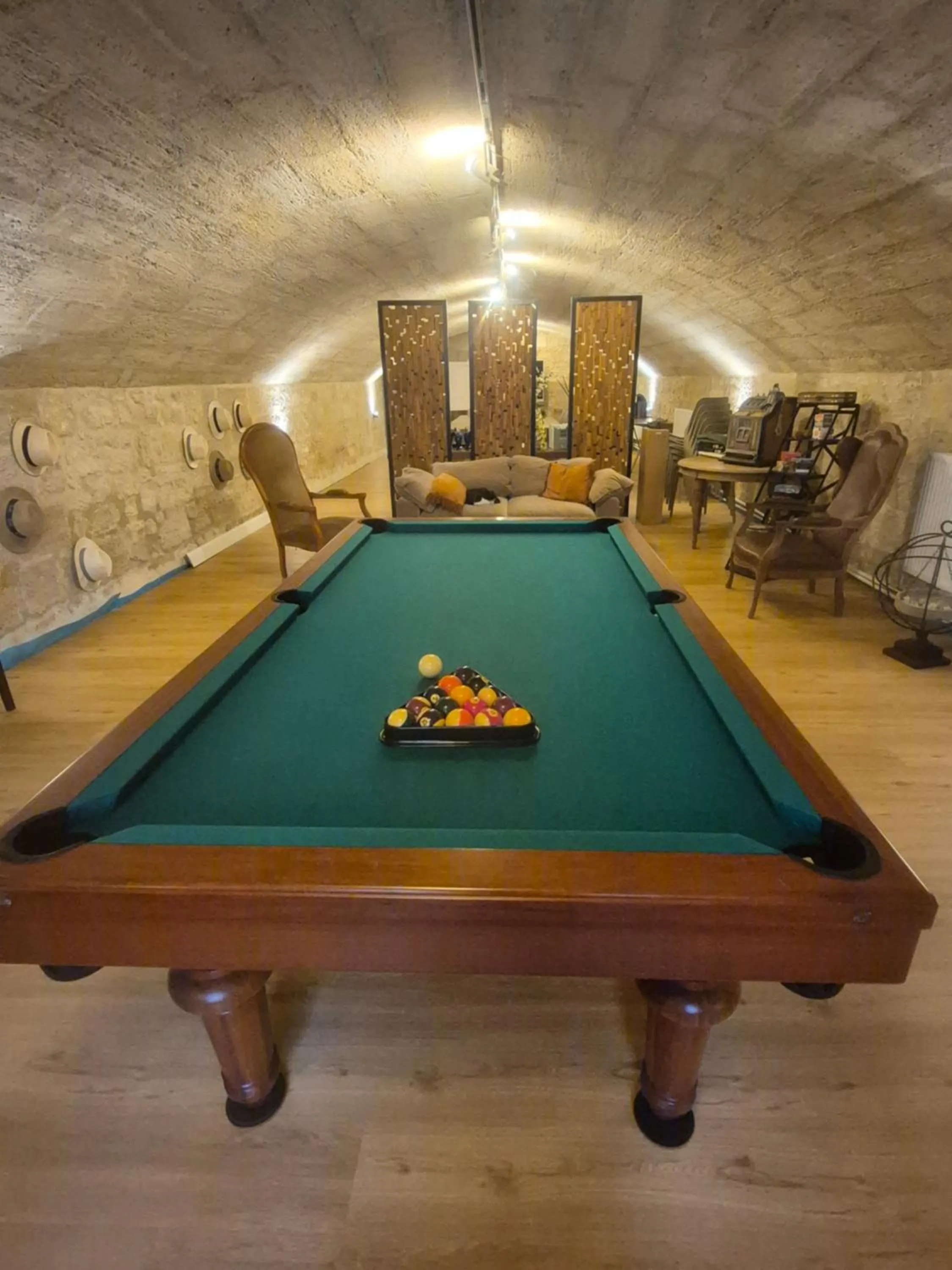 Billiard in Pavillon des Millésimes, Piscine & SPA
