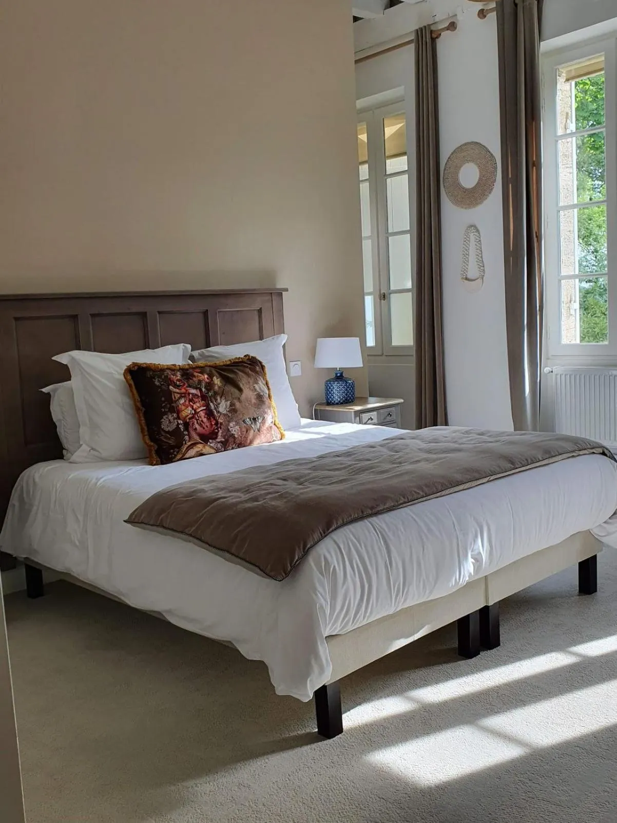 Photo of the whole room, Bed in Pavillon des Millésimes, Piscine & SPA