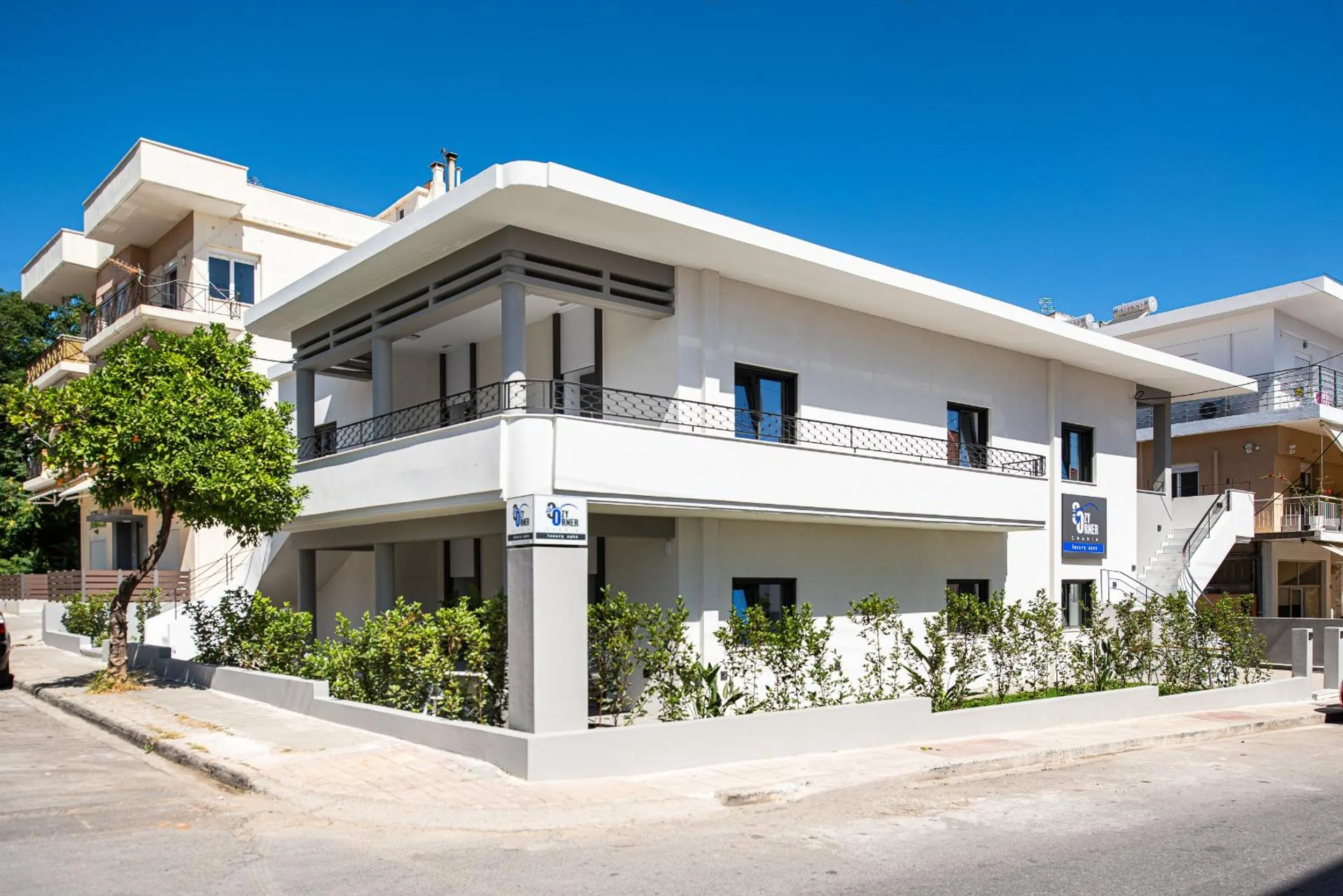 Facade/entrance in Cozy Corner Luxury Apartments