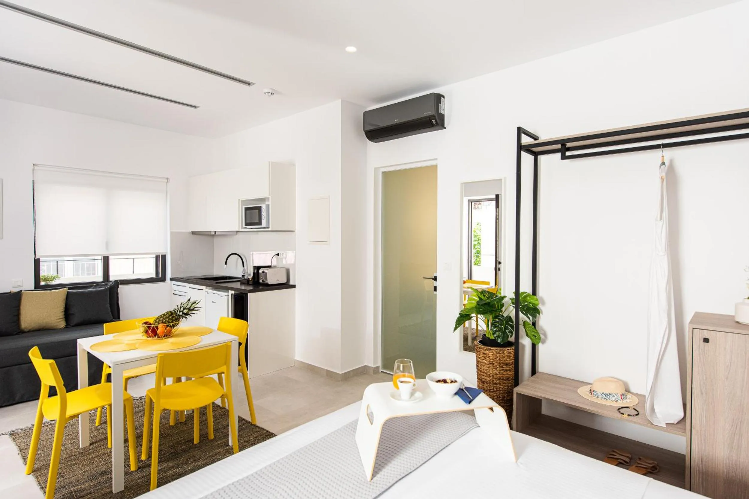 Kitchen or kitchenette in Cozy Corner Luxury Apartments