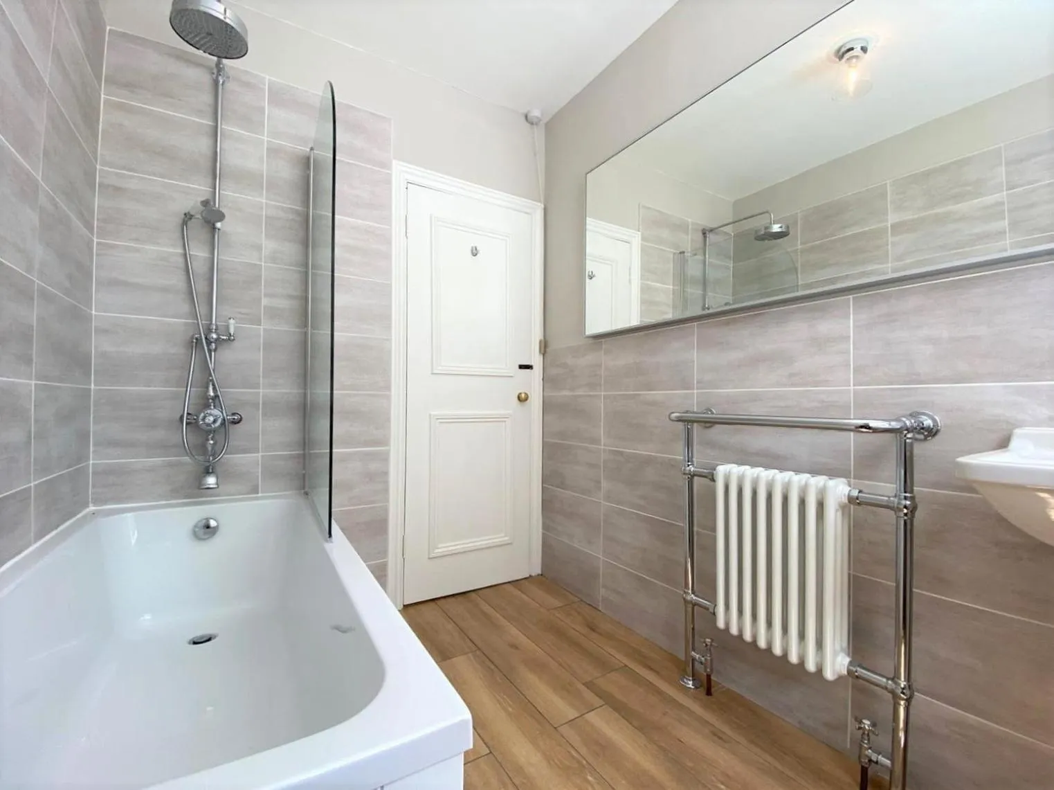 Bathroom in Delf Stream, close to town with lovely sunny terrace