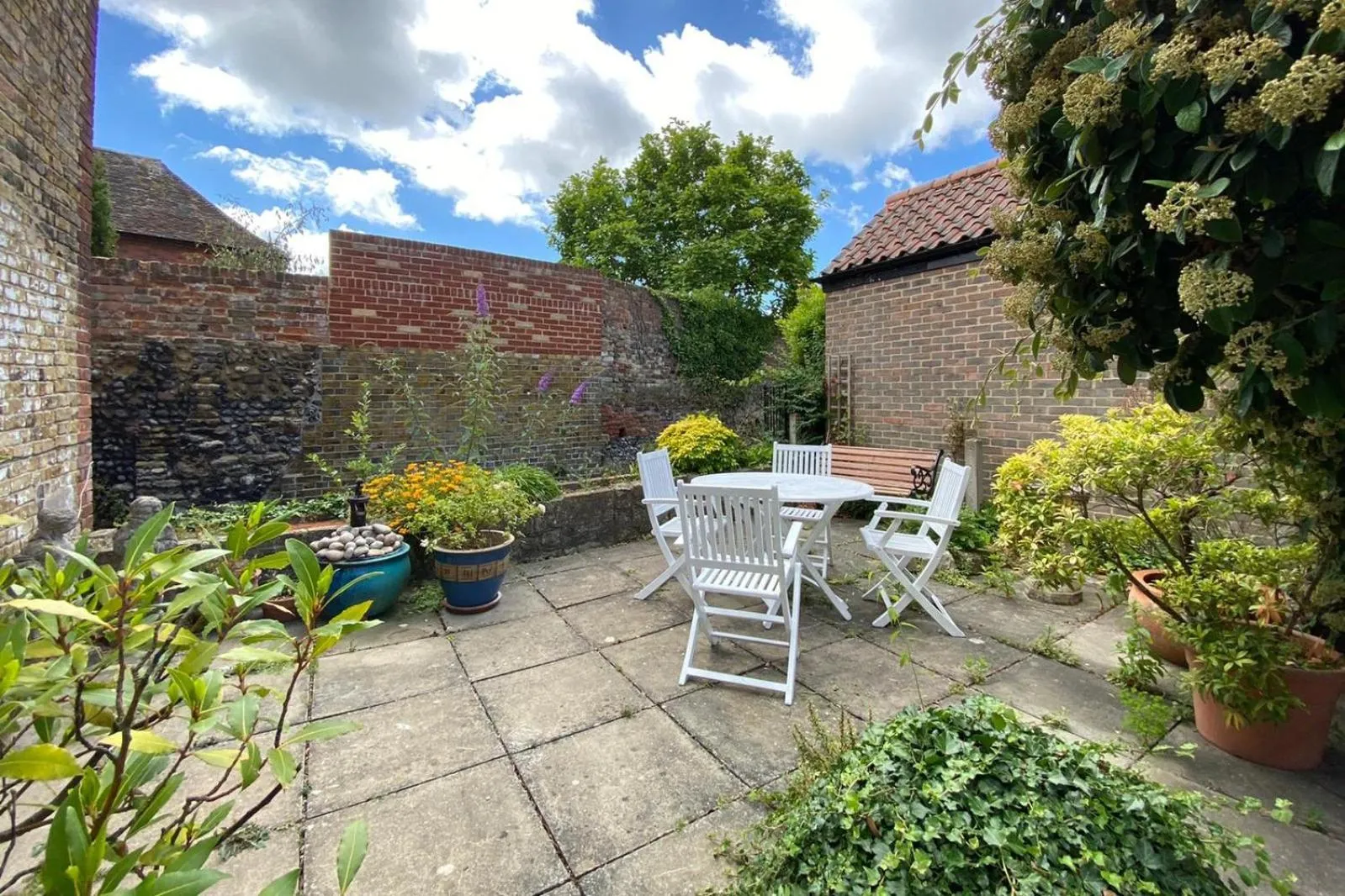 Garden in Delf Stream, close to town with lovely sunny terrace