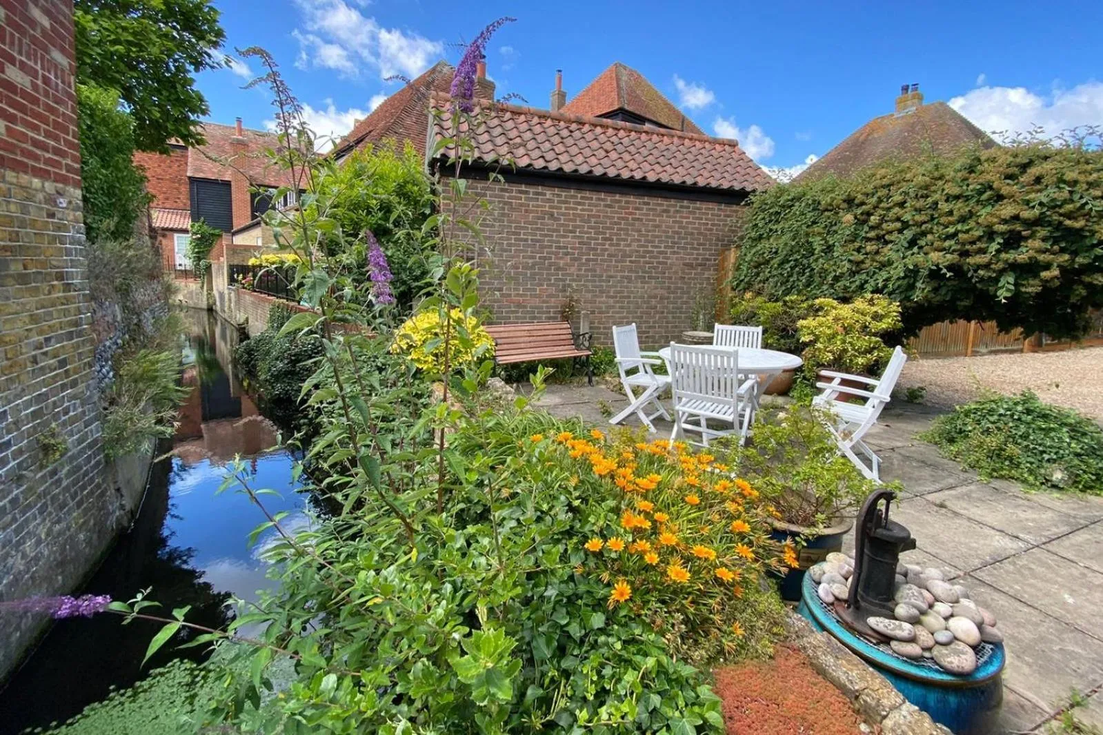 Garden in Delf Stream, close to town with lovely sunny terrace