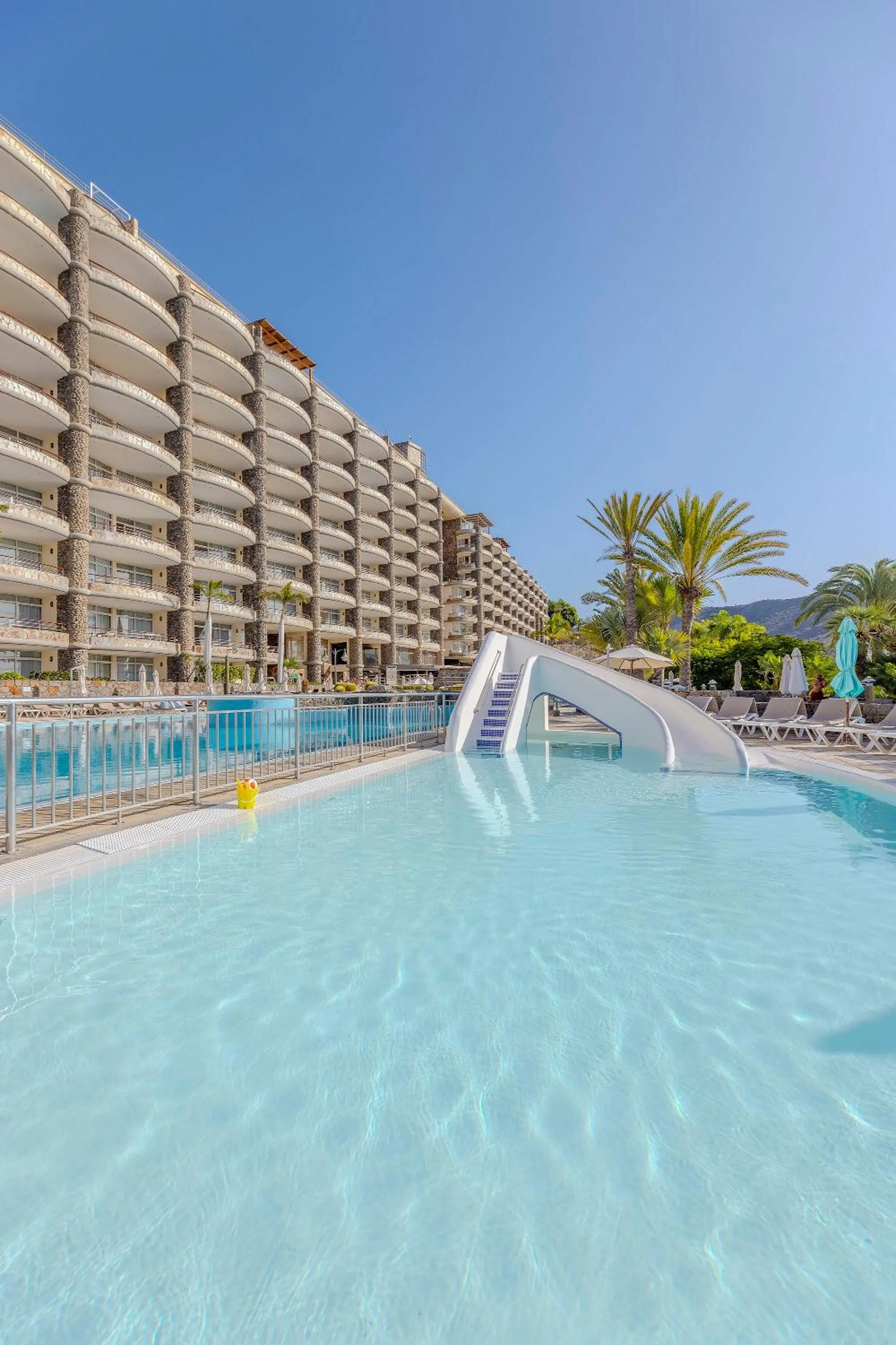 Swimming pool in Anfi del Mar 1