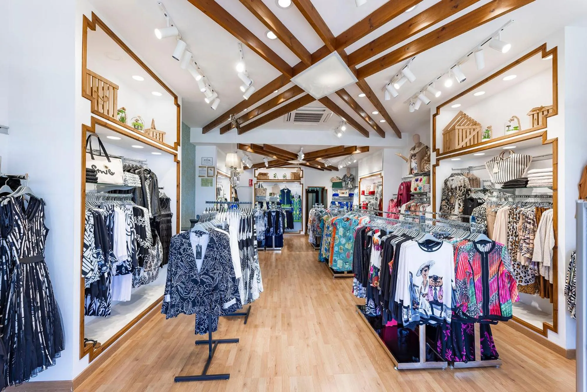 On-site shops in Anfi del Mar 1