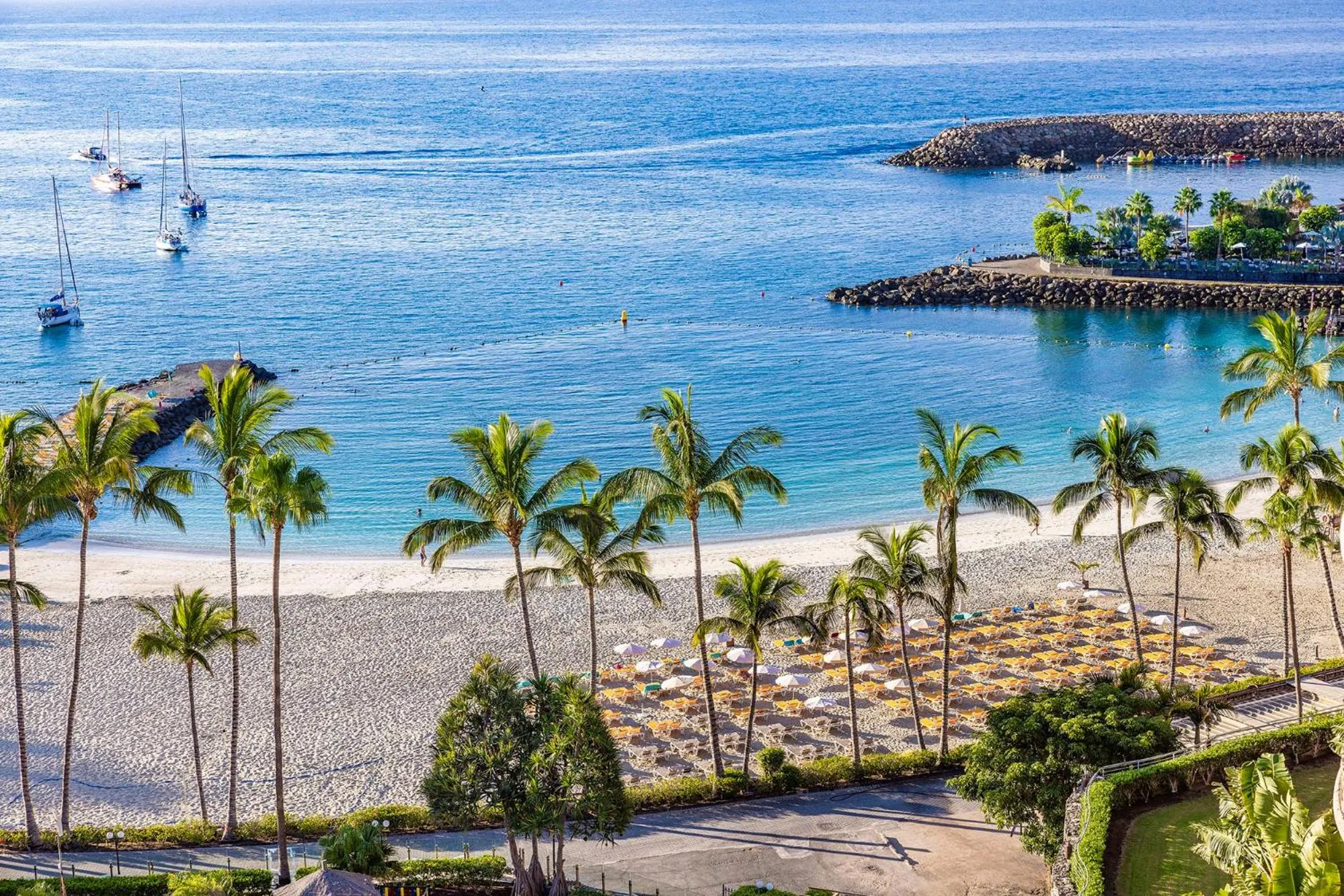 Beach in Anfi del Mar 2