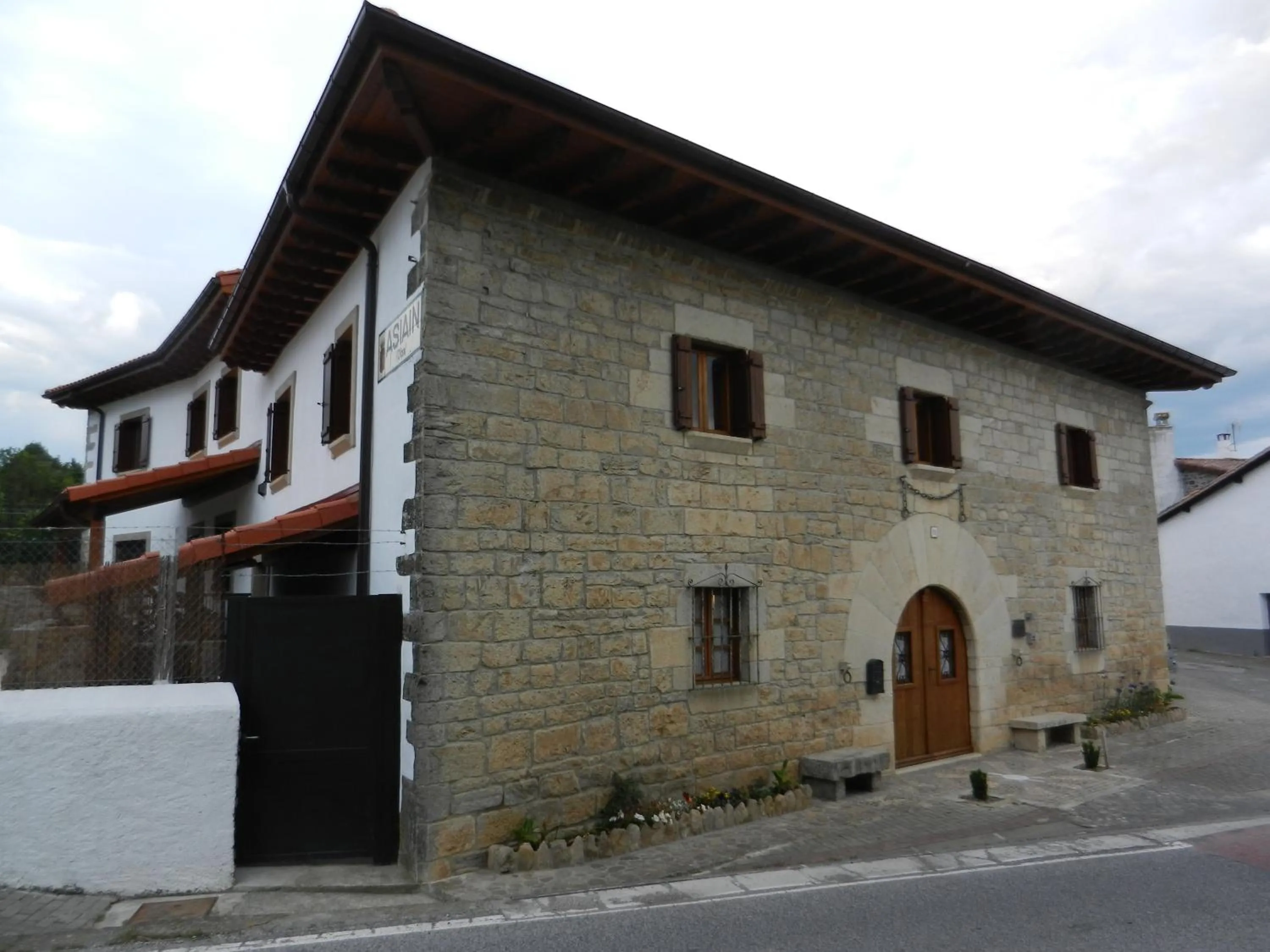 Property building in Casa de la Cadena