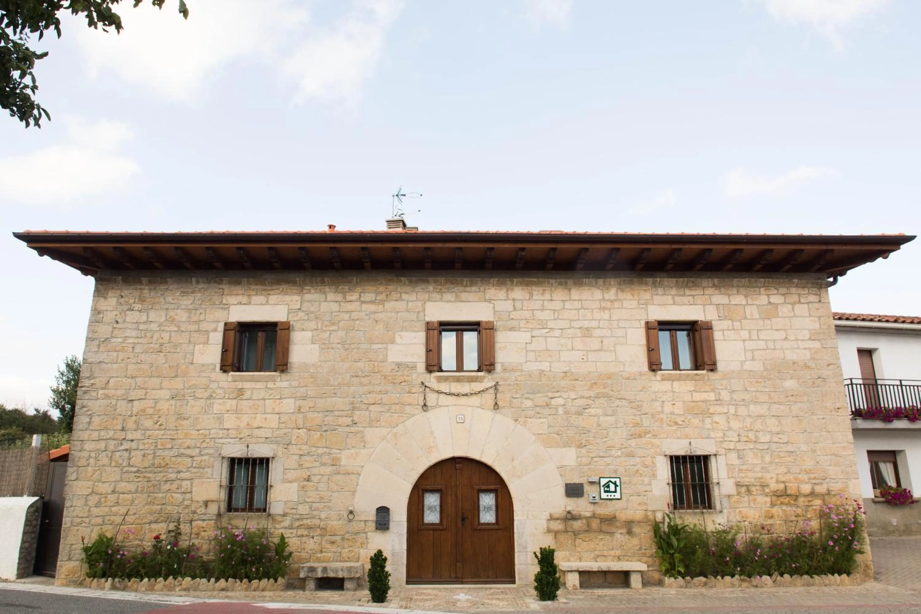 Facade/entrance in Casa de la Cadena