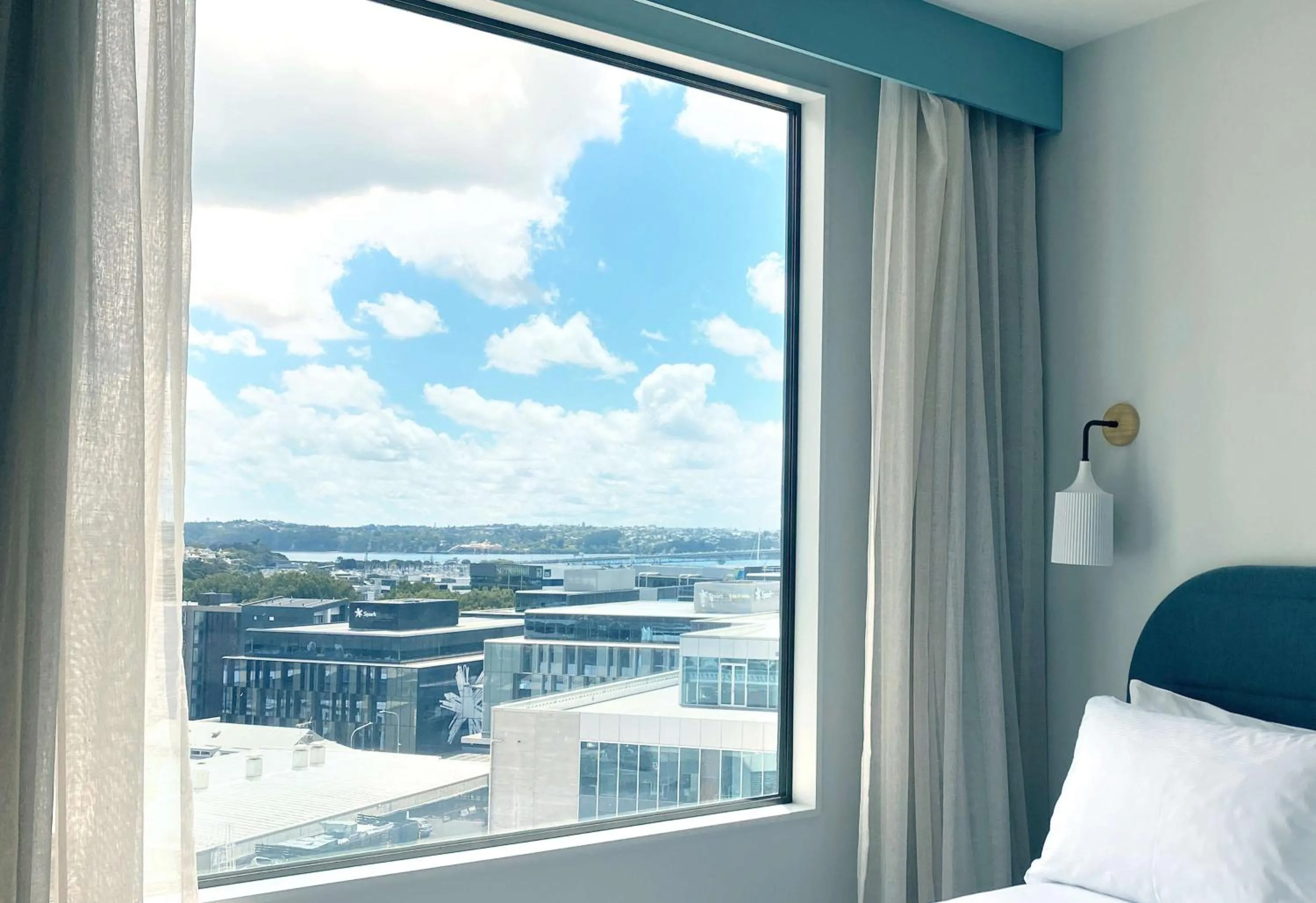 Bedroom, Bed in Sudima Auckland City