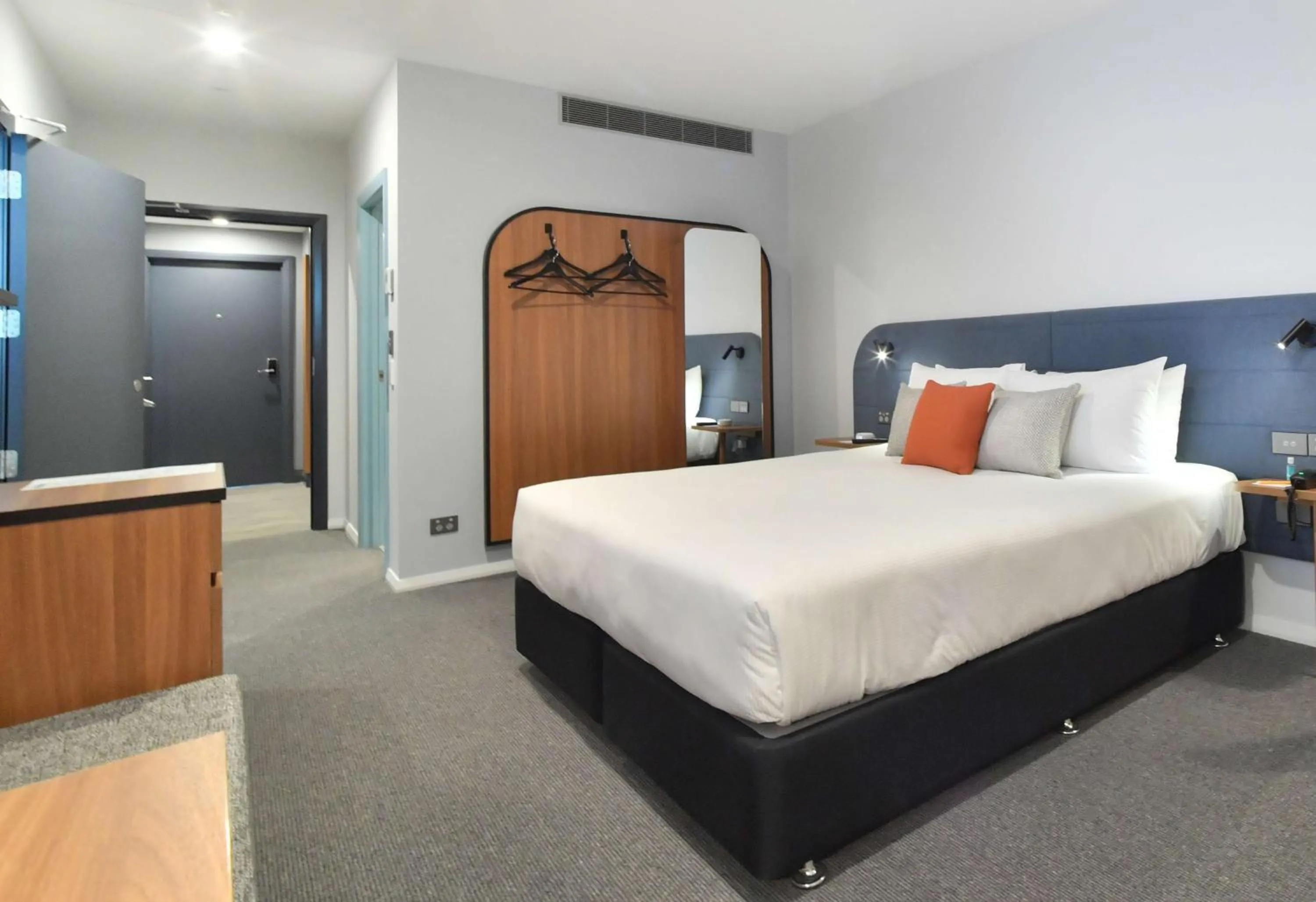 Bedroom, Bed in Sudima Auckland City