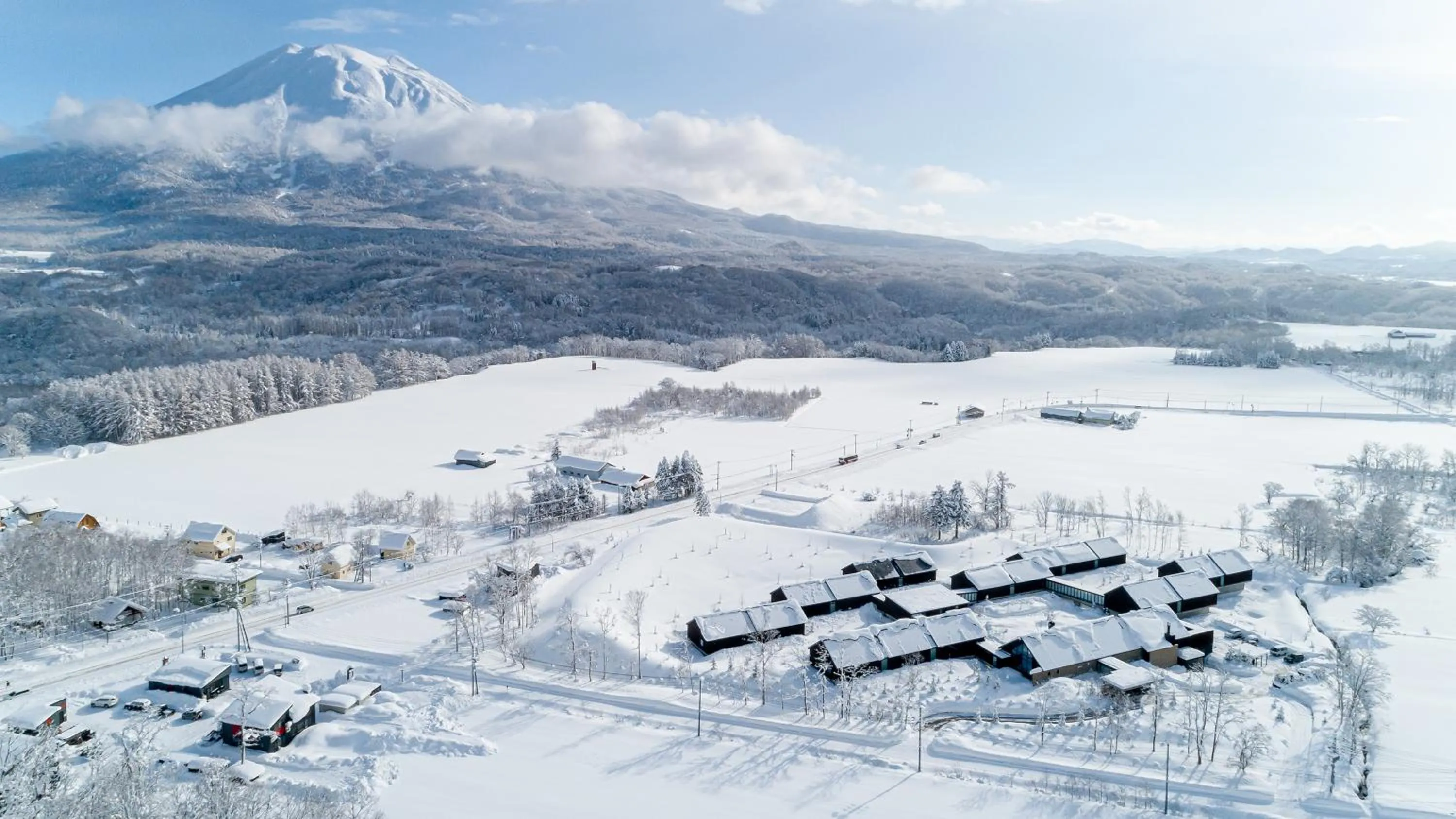 Property building in NISEKO Inn of Youtei Raku Suisan