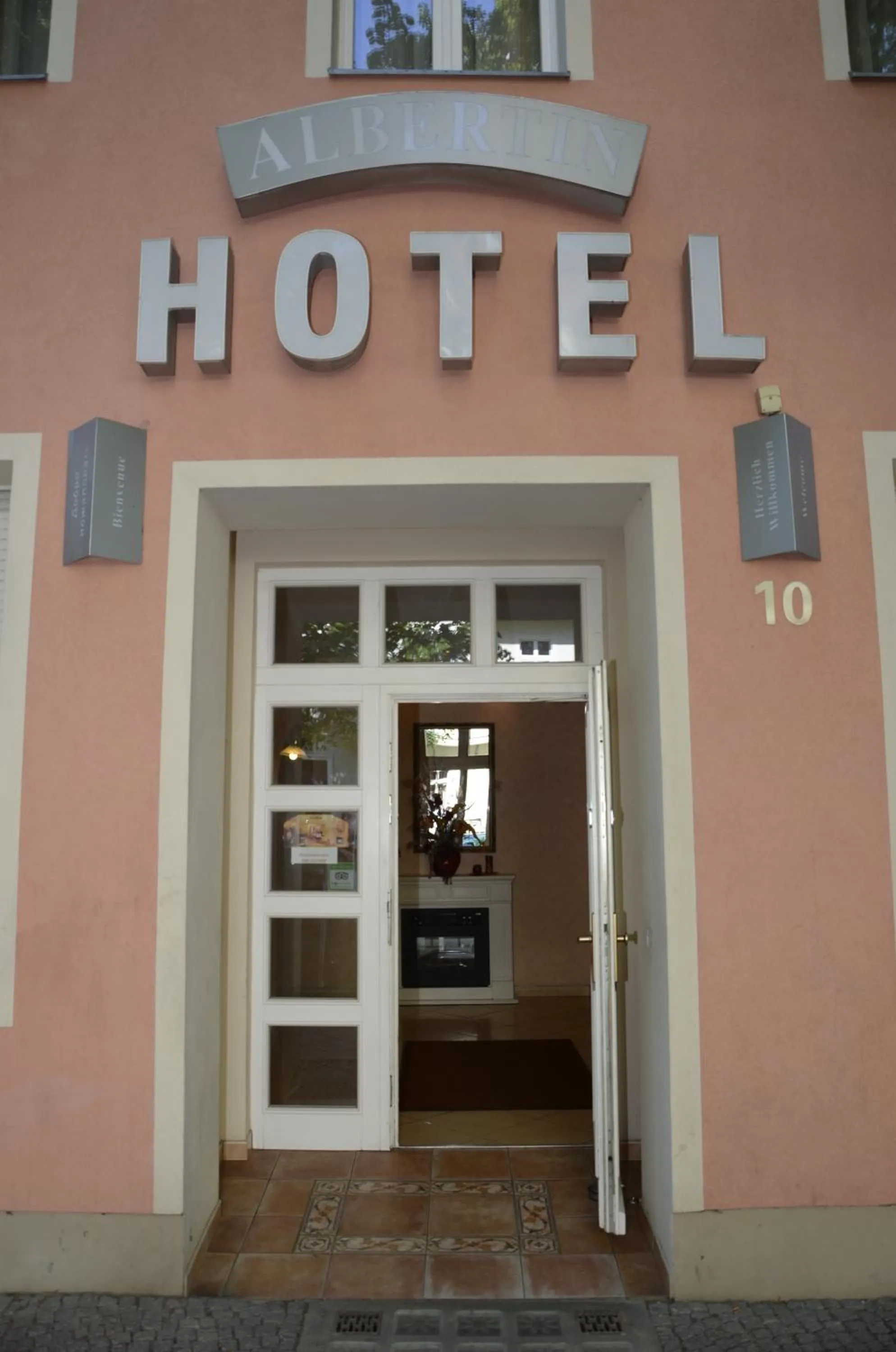 Facade/entrance in Hotel Albertin