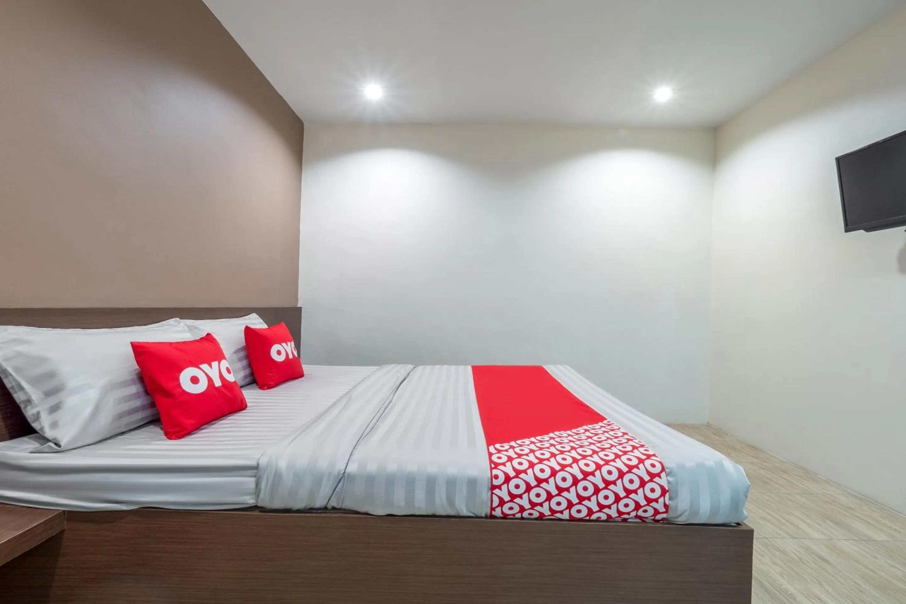 Bedroom in OYO 939 69 Resort