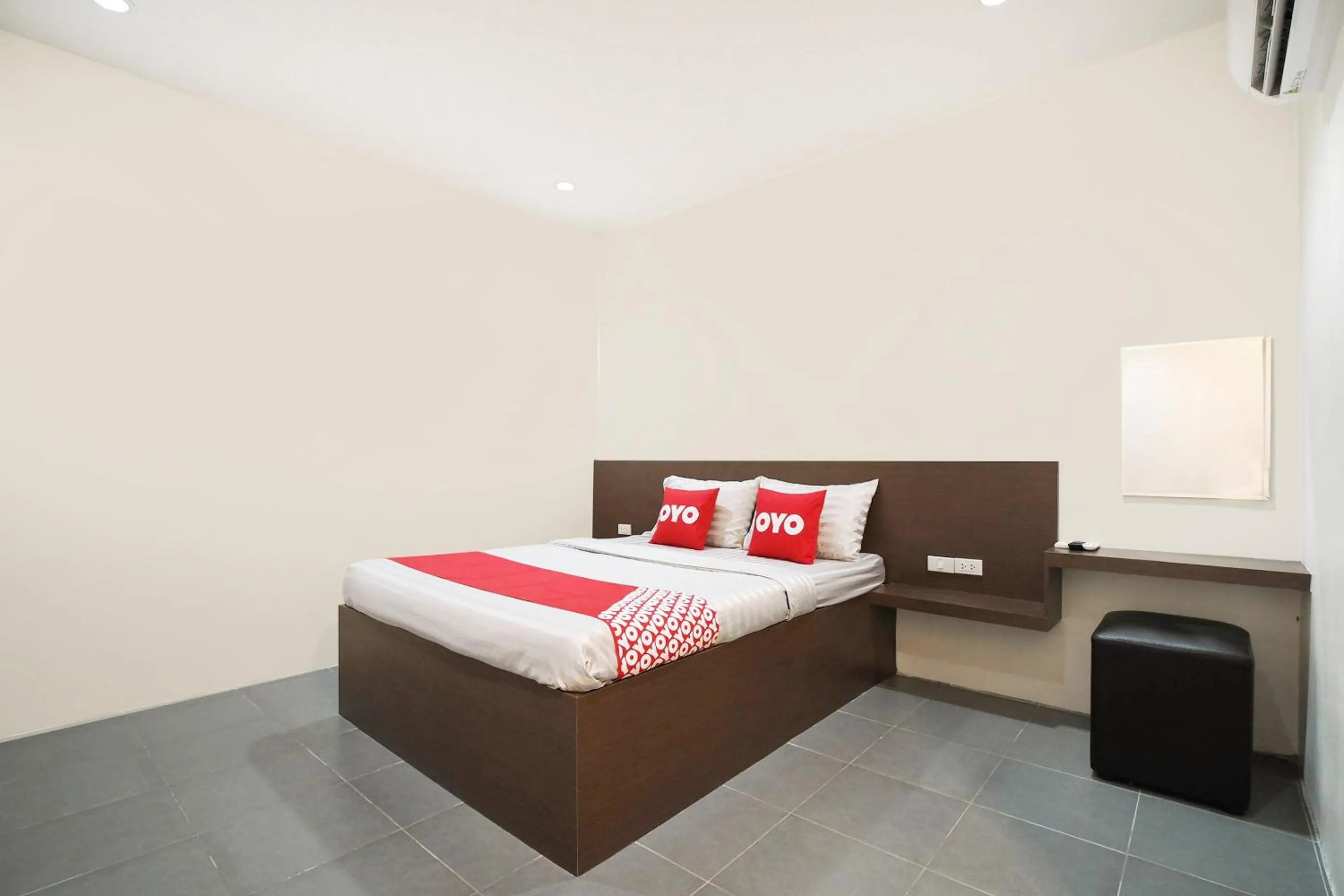 Bedroom in OYO 939 69 Resort