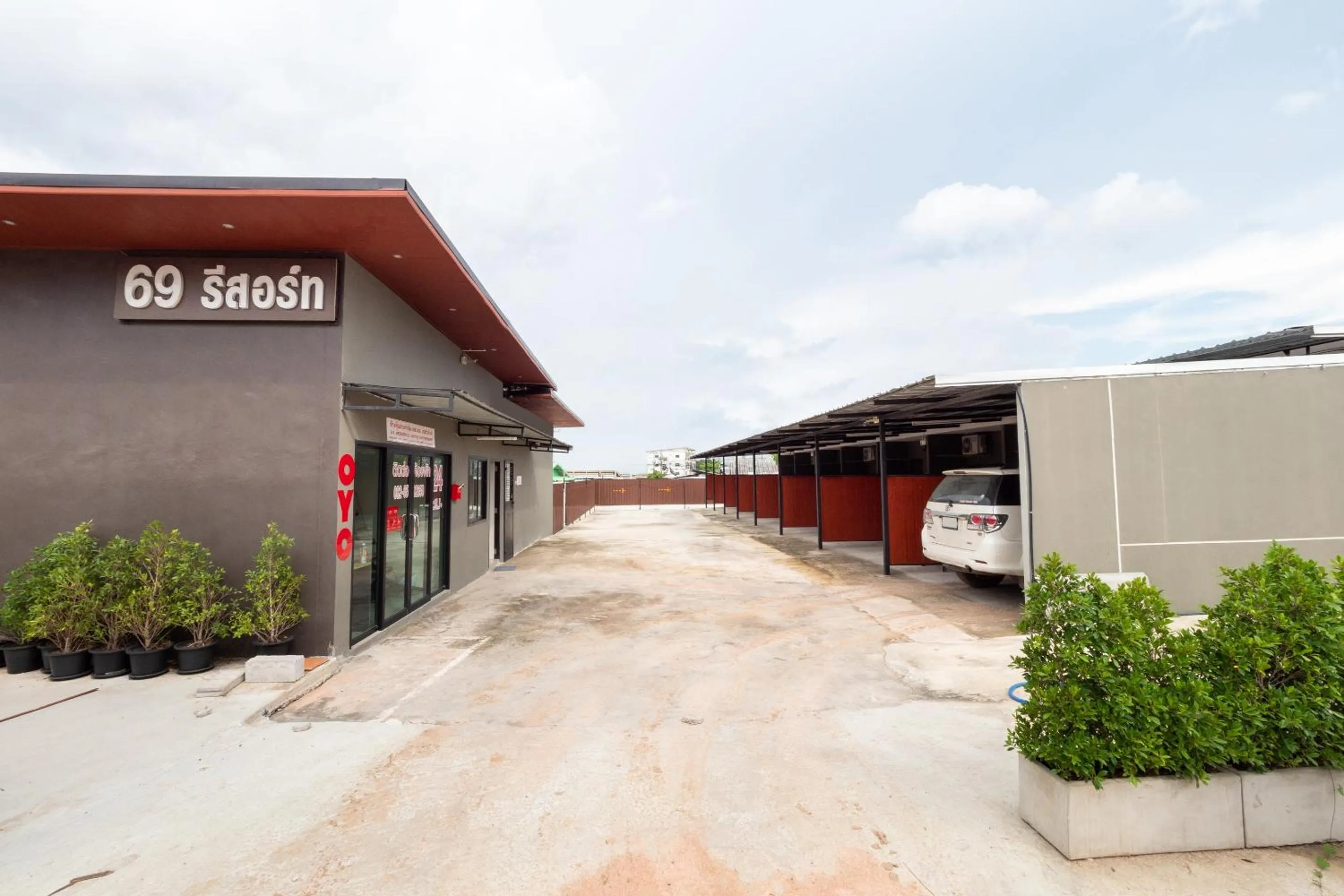 Facade/entrance, Property Building in OYO 939 69 Resort