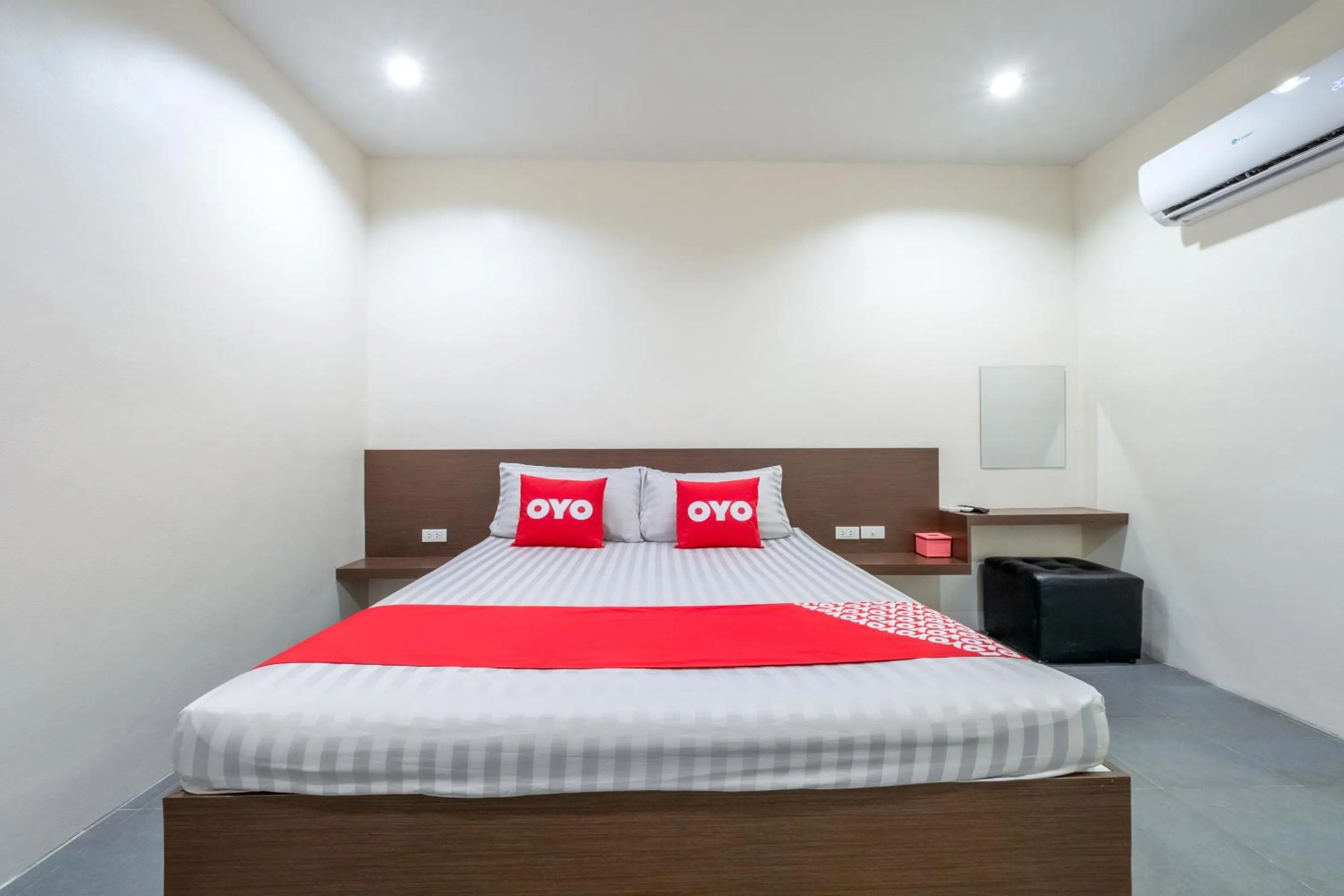 Bedroom in OYO 939 69 Resort