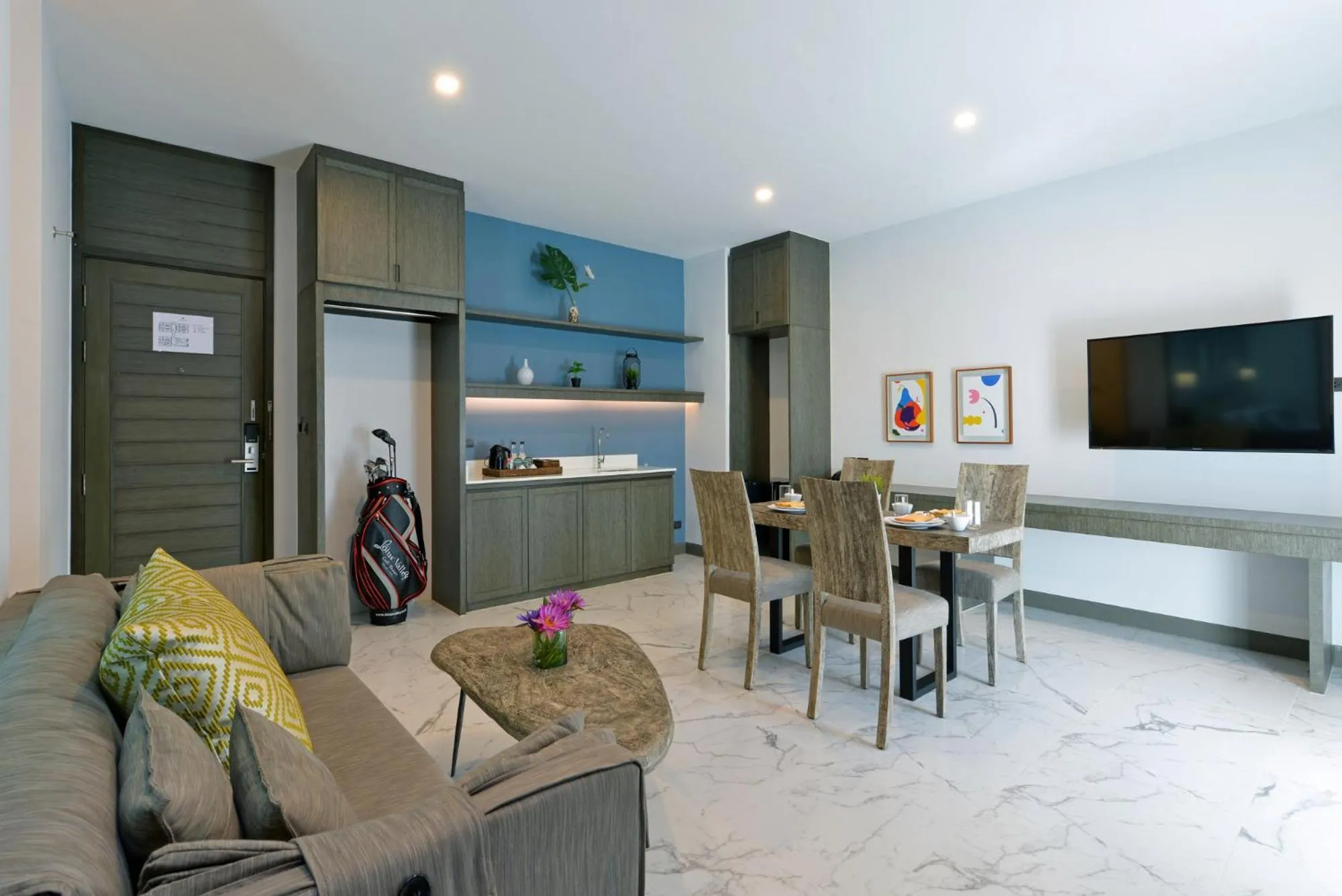 Dining area in Sappaya Hotel By Lotus Valley Golf Resort